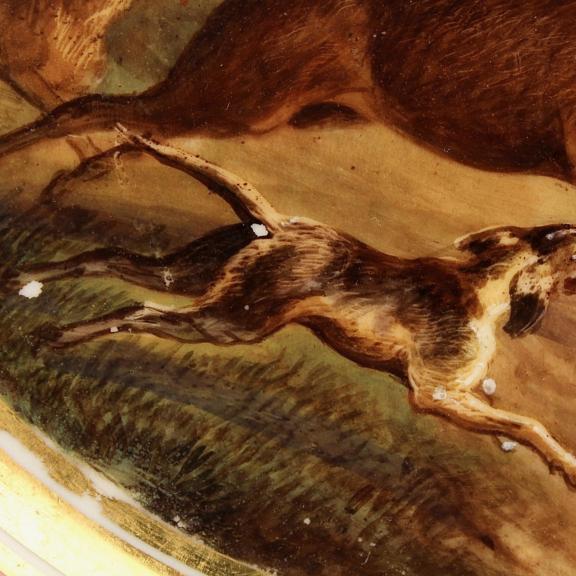XIXe siècle Ancienne assiette en porcelaine de Paris peinte à la main représentant une scène de chasse avec cerf et chien  en vente