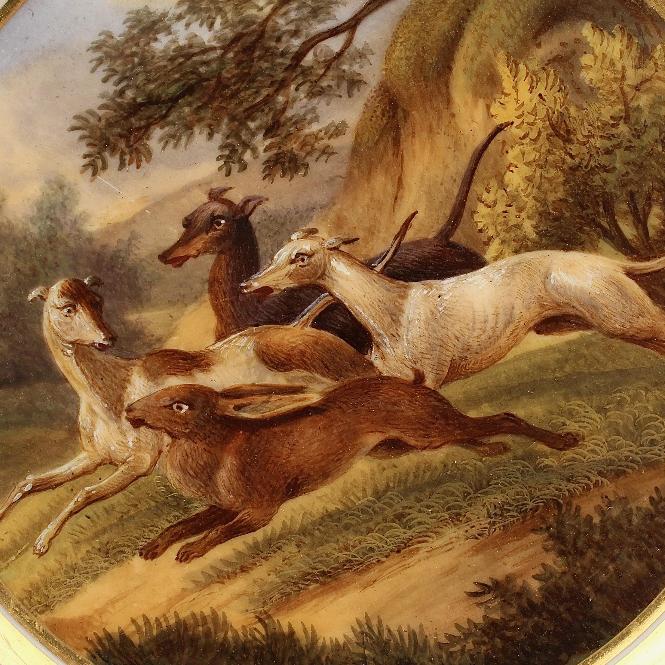 Antiguo Plato de Porcelana de París Pintado a Mano con Borde Rosa Escena de Caza de Conejos y Perros Bellas artes en venta