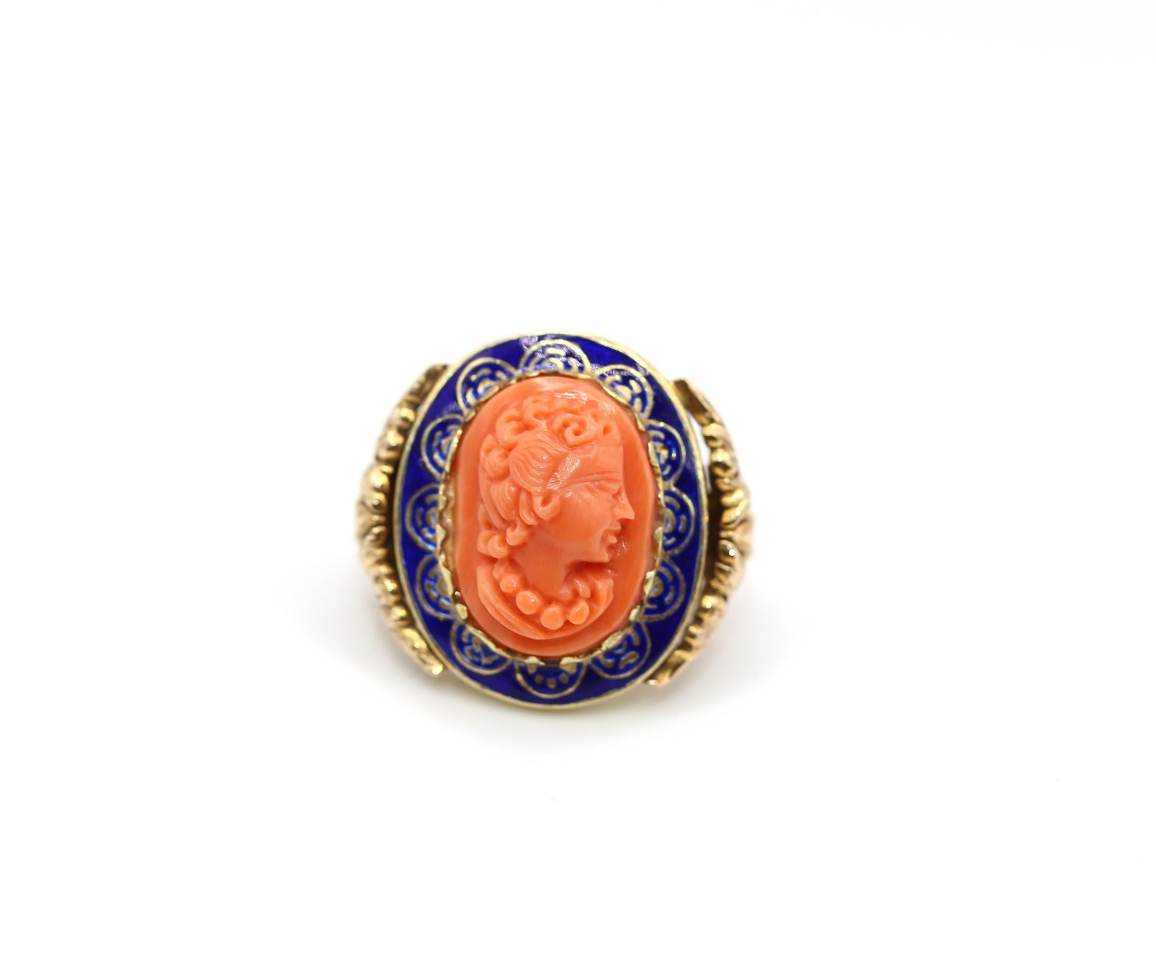 Anillo antiguo de oro con camafeo rosa y esmalte azul, Gran Bretaña, 1900 en venta 2