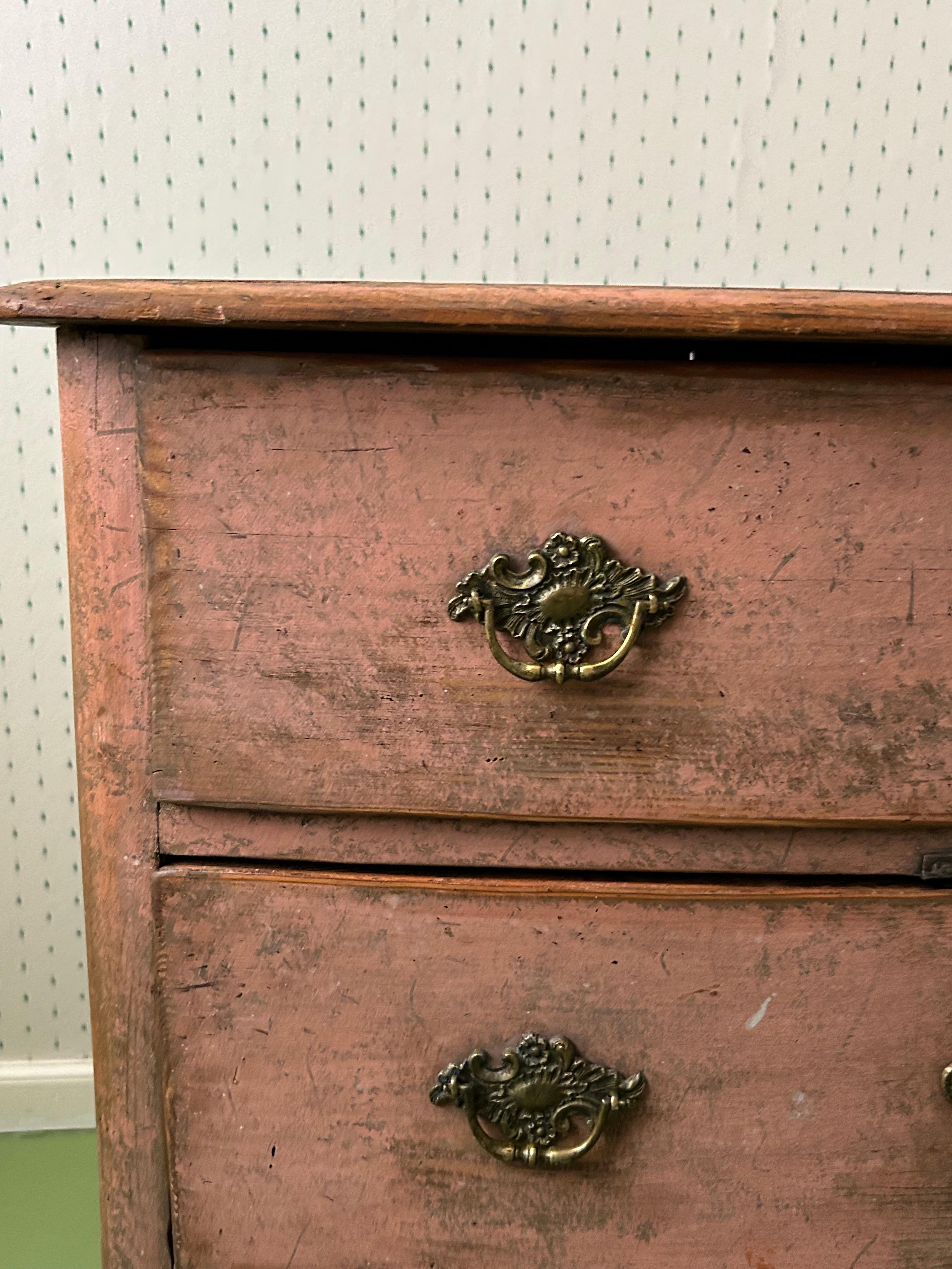  Antique Pink Chest of Drawers in Wood with Original Paint, Sweden, 18th Century For Sale 5