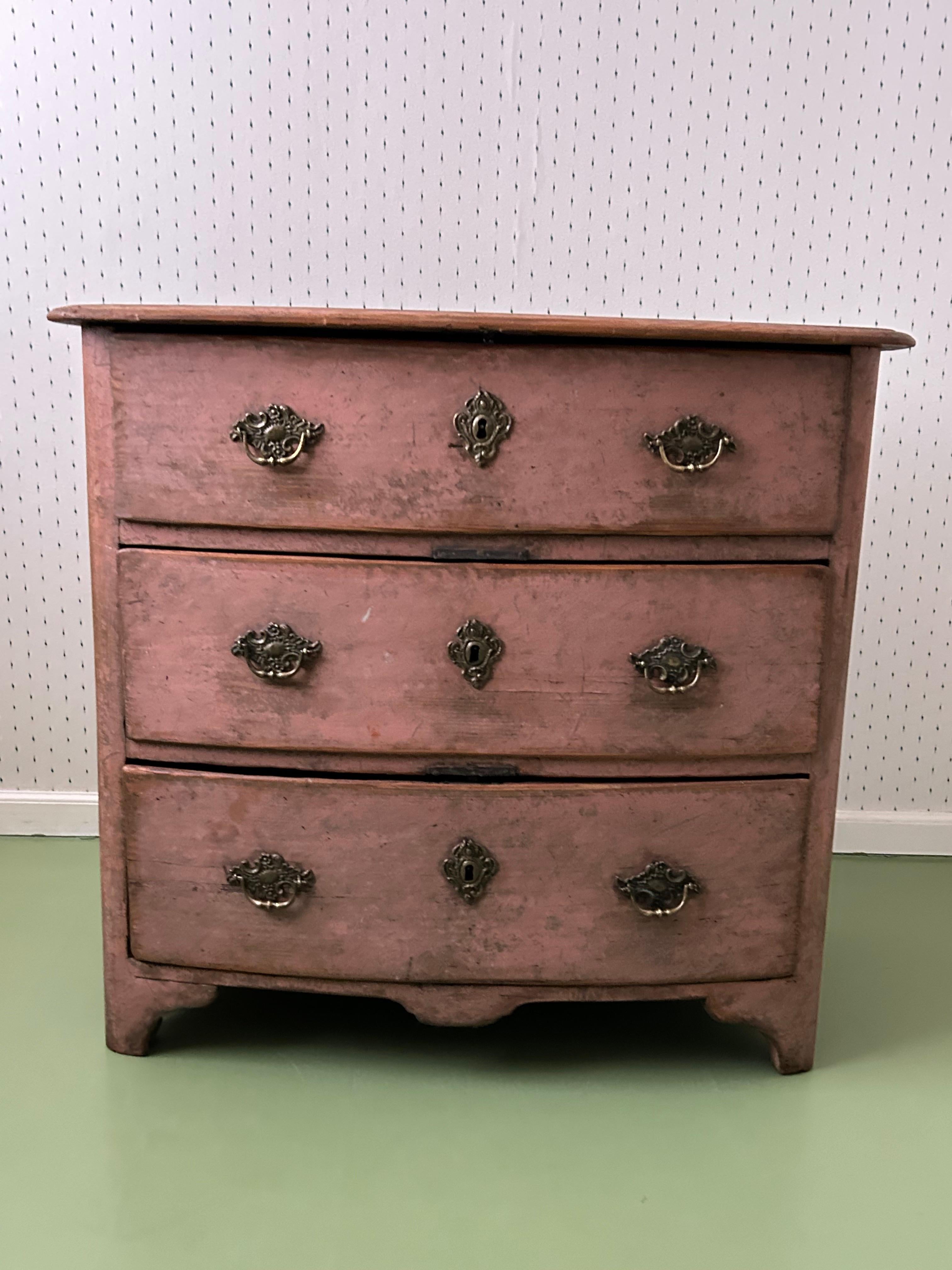 18th Century and Earlier  Antique Pink Chest of Drawers in Wood with Original Paint, Sweden, 18th Century For Sale