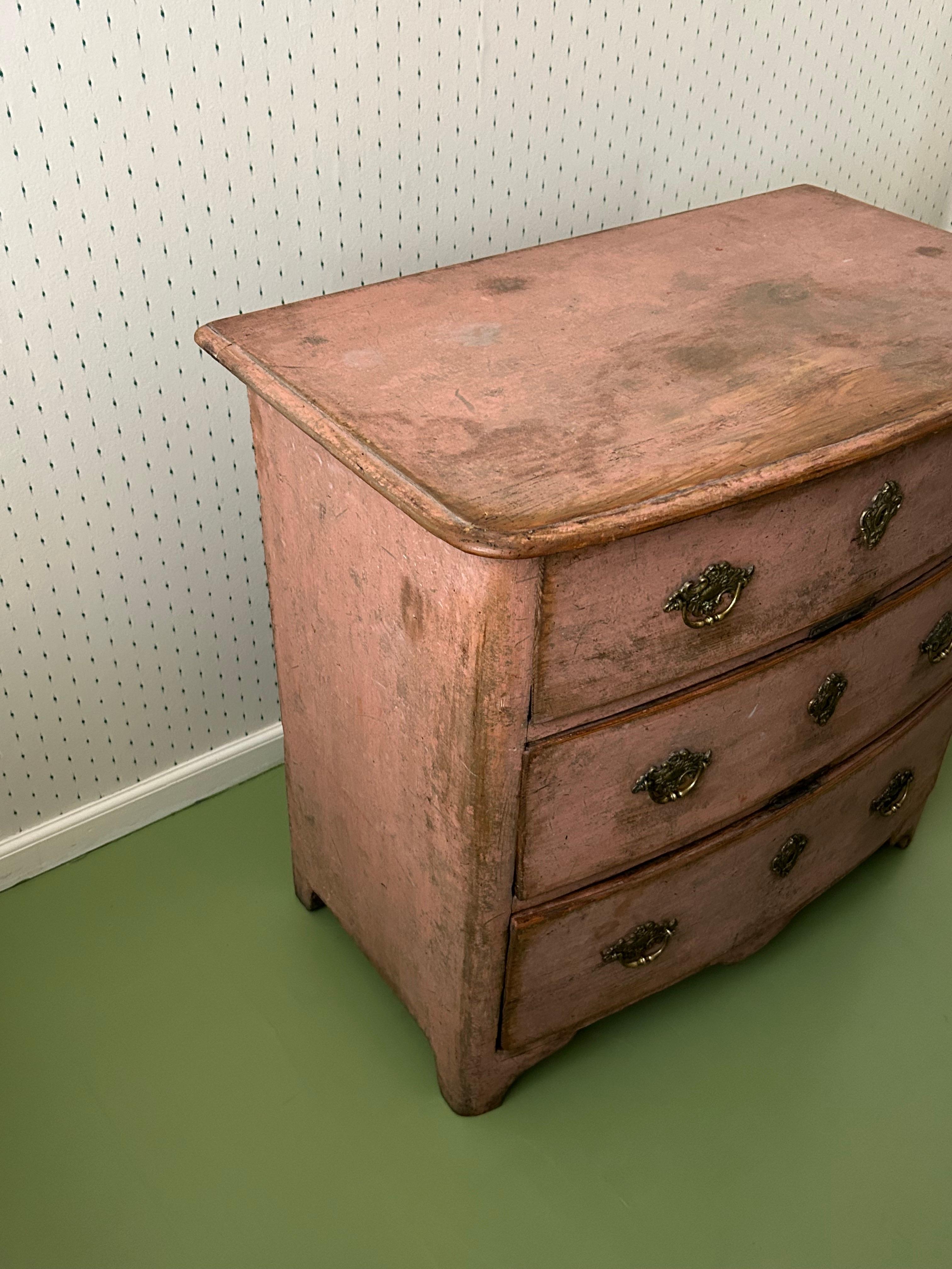  Antique Pink Chest of Drawers in Wood with Original Paint, Sweden, 18th Century For Sale 2