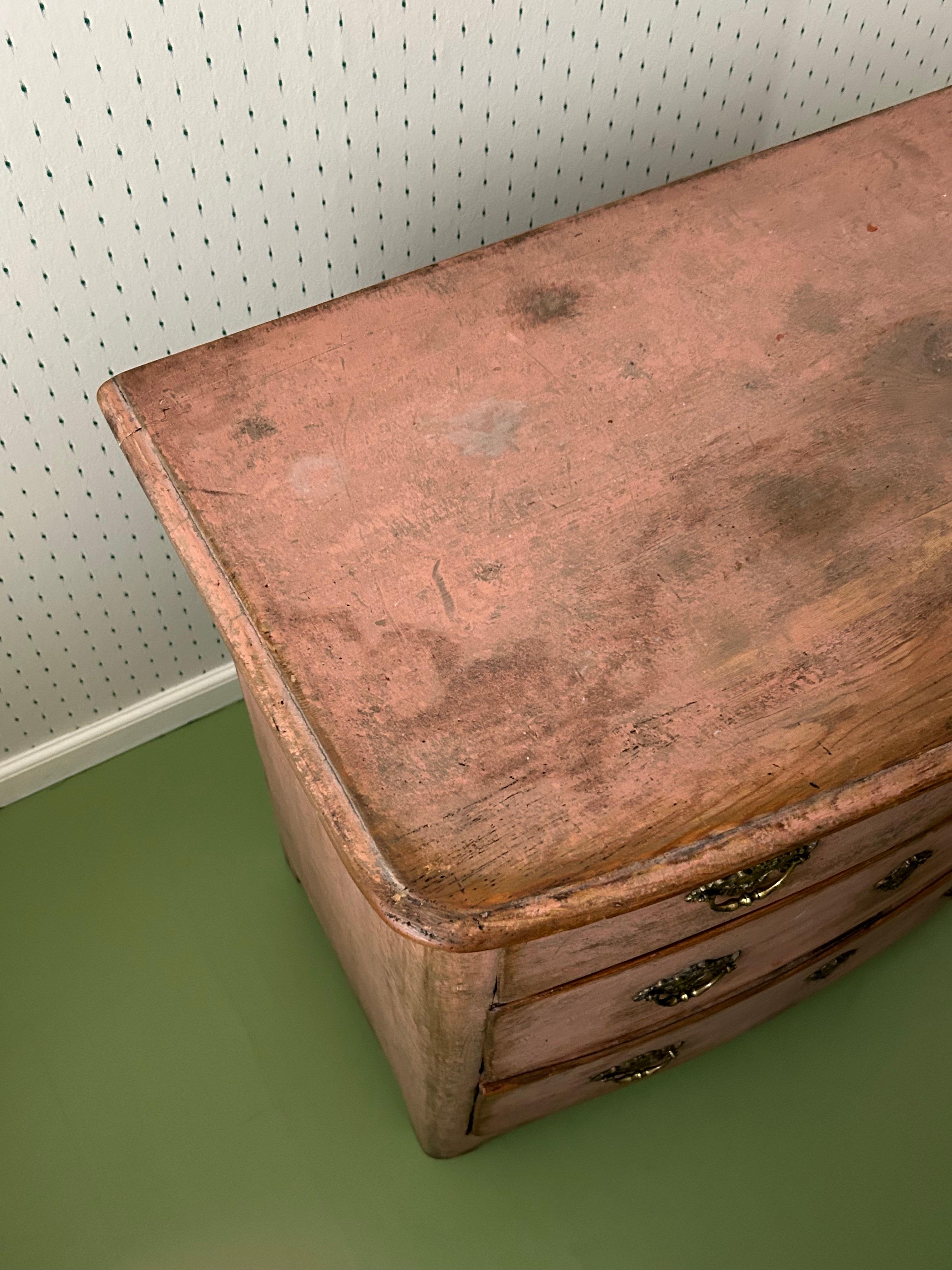  Antique Pink Chest of Drawers in Wood with Original Paint, Sweden, 18th Century For Sale 3
