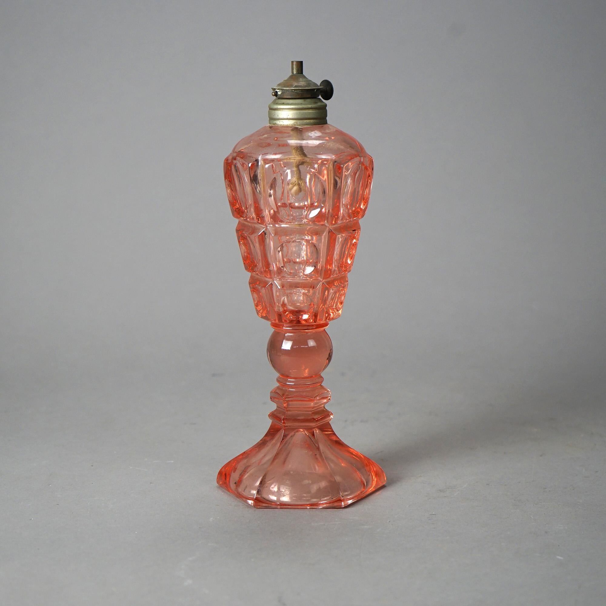 Antike rosa Münzflecken-Öllampe aus gepresstem Glas, C1840 im Angebot 5