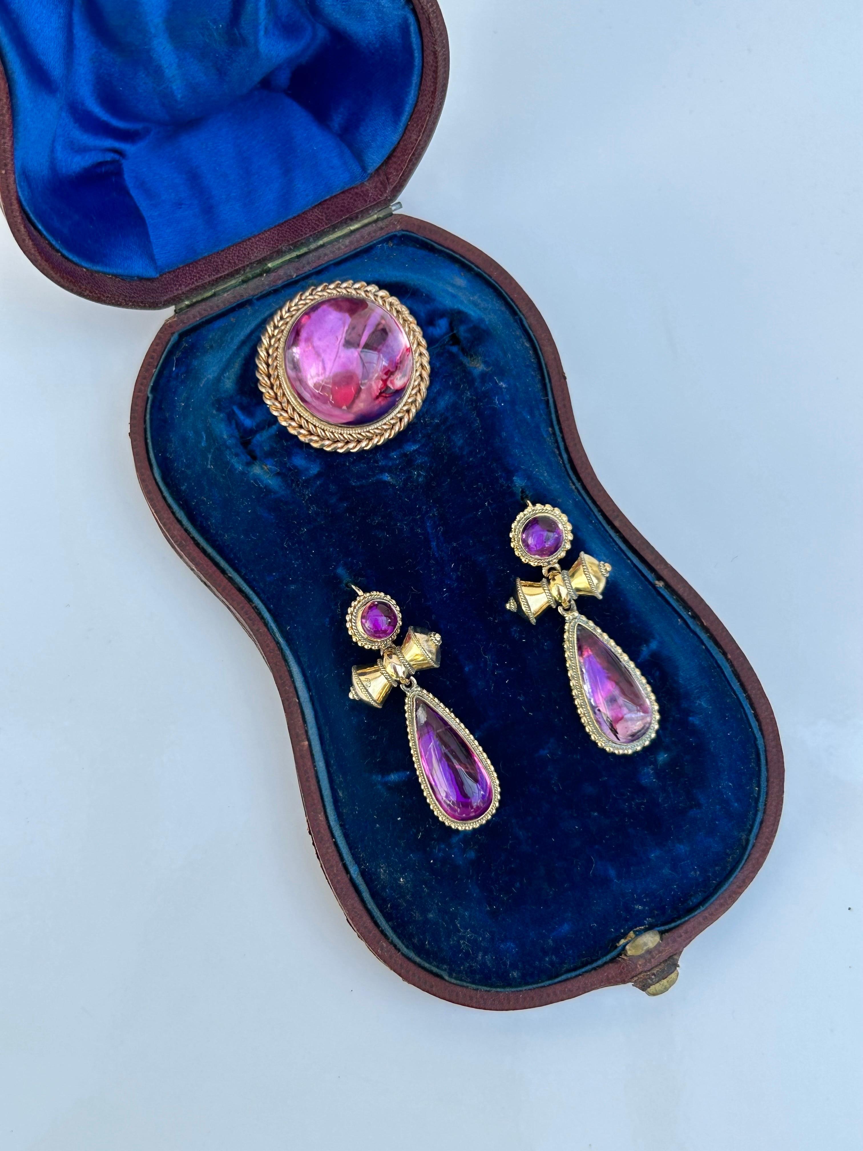 Antique Pink Foiled Cabochon Brooch and Earrings Suite in Antique Box 
 For Sale 10