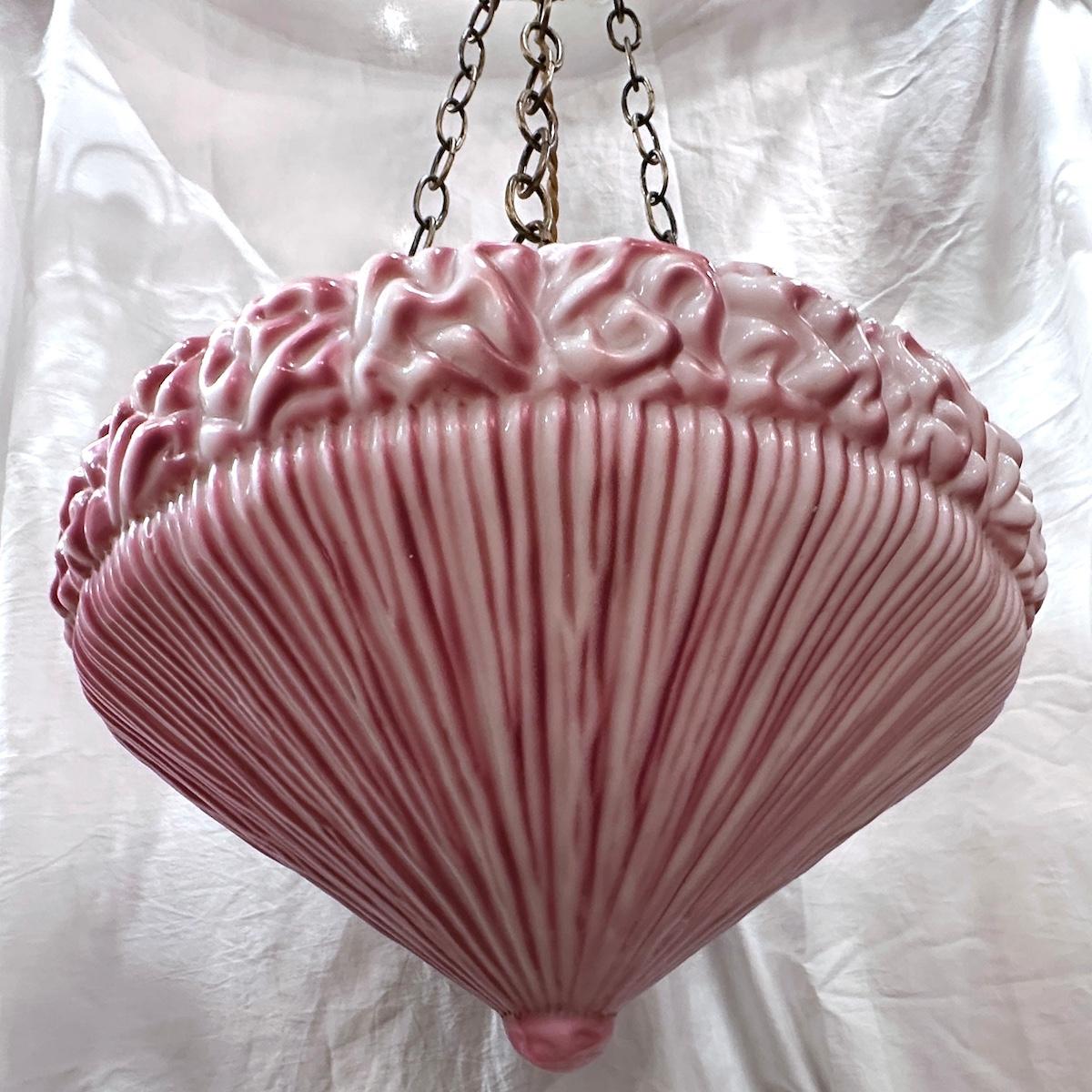 Metà XX secolo Apparecchio di illuminazione in vetro rosa antico in vendita