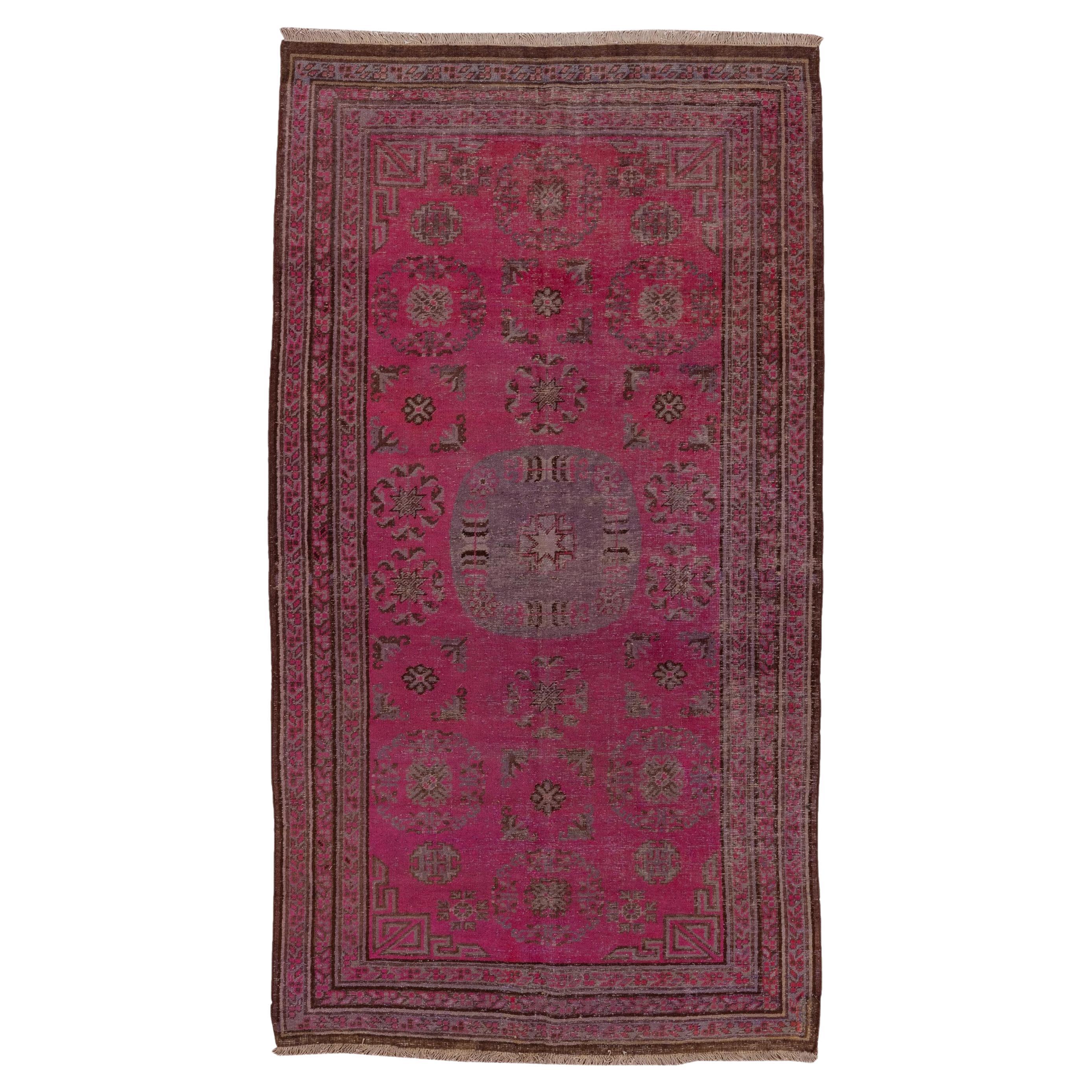 Tapis Khotan rose ancien en vente