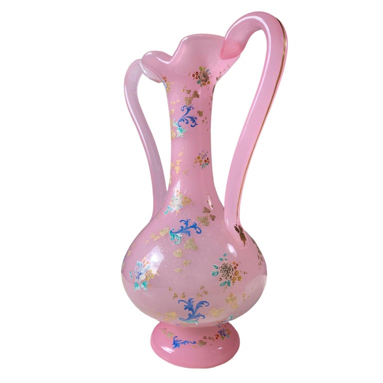Vase ancien en verre émaillé opalin rose, 19ème siècle, Moser En vente