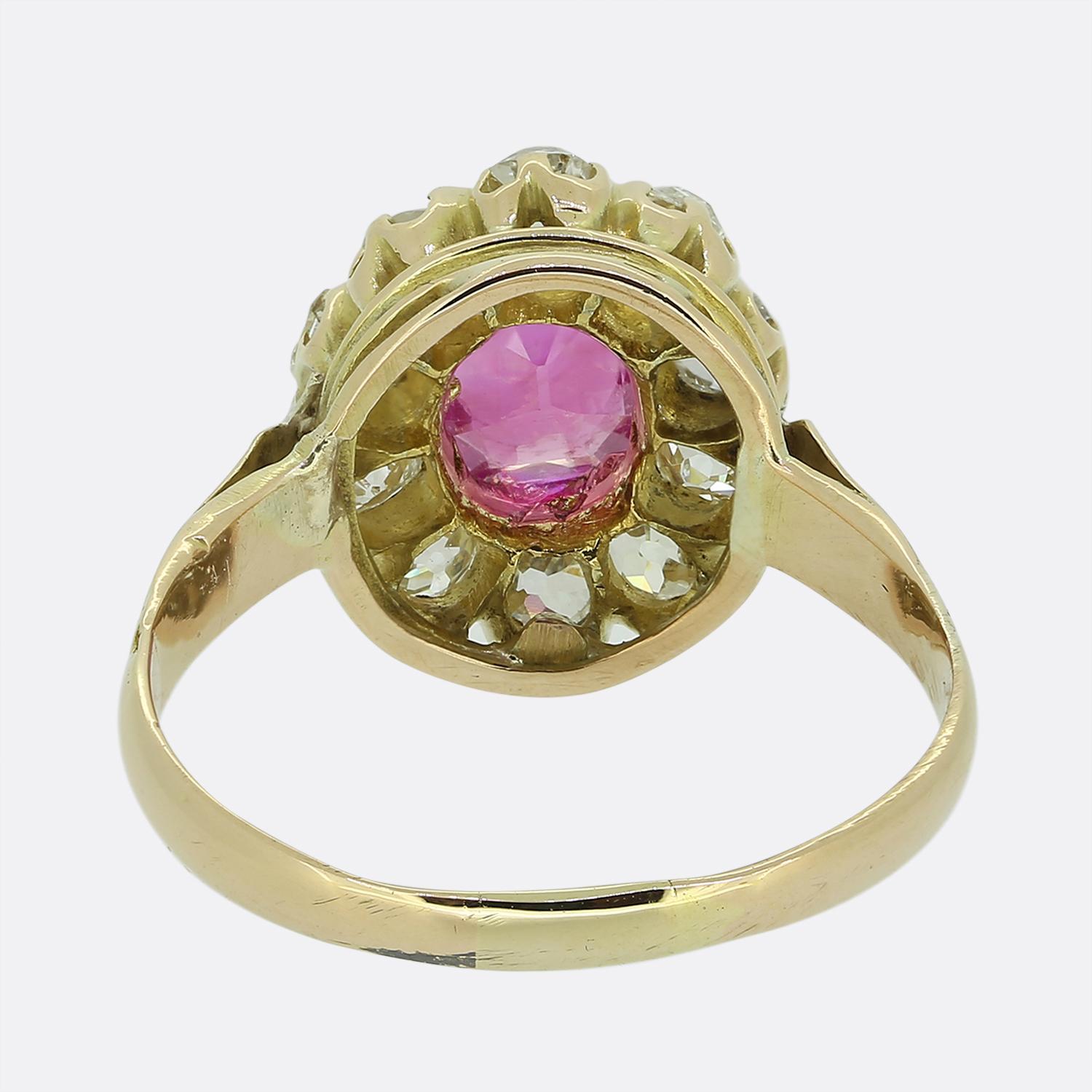 Anello antico con zaffiro rosa e diamanti a grappolo In condizioni buone in vendita a London, GB