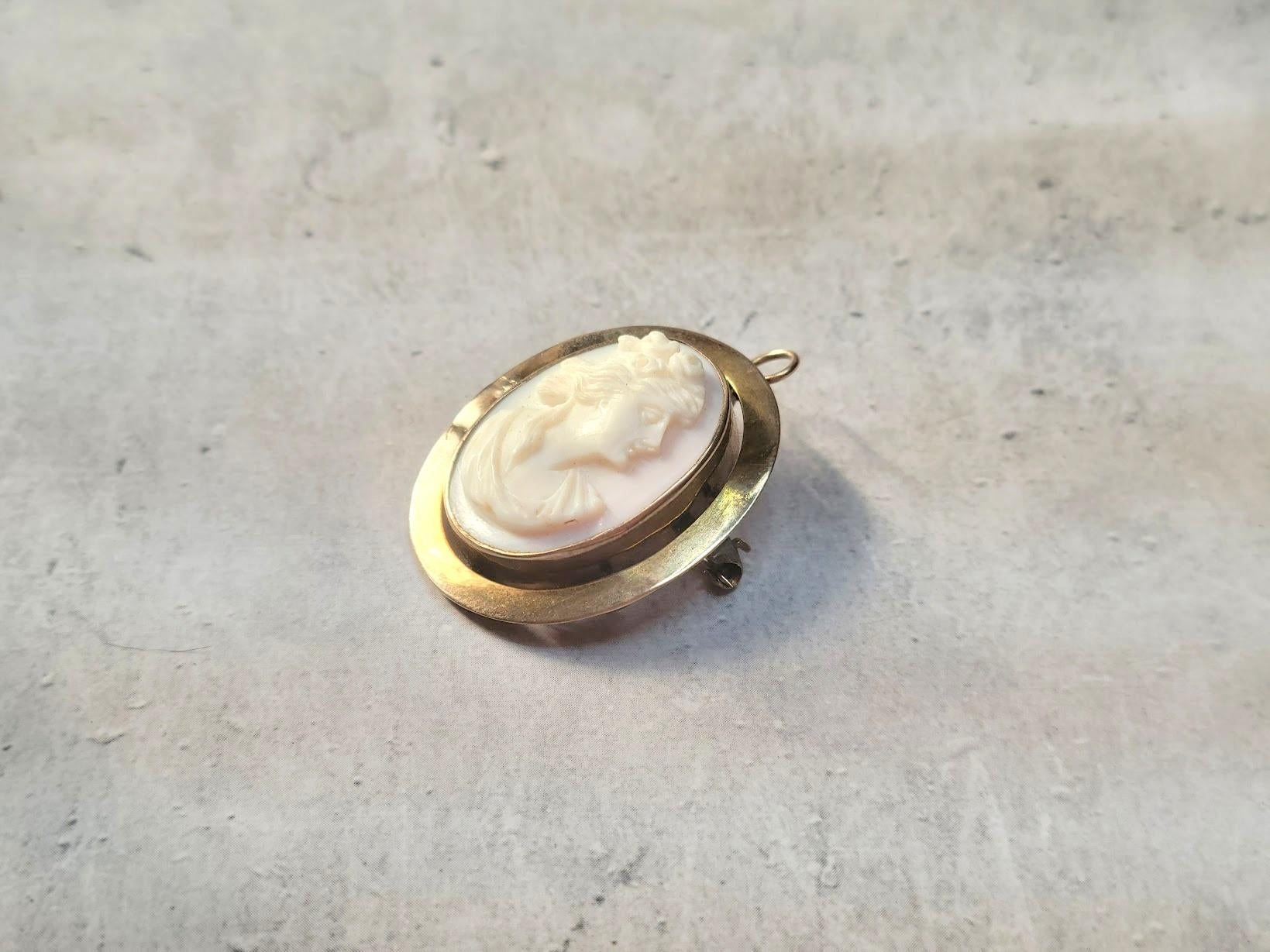 Antique Pink Shell Gold Cameo In Good Condition In Chesterland, OH