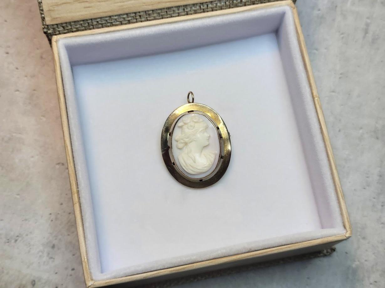 Women's or Men's Antique Pink Shell Gold Cameo