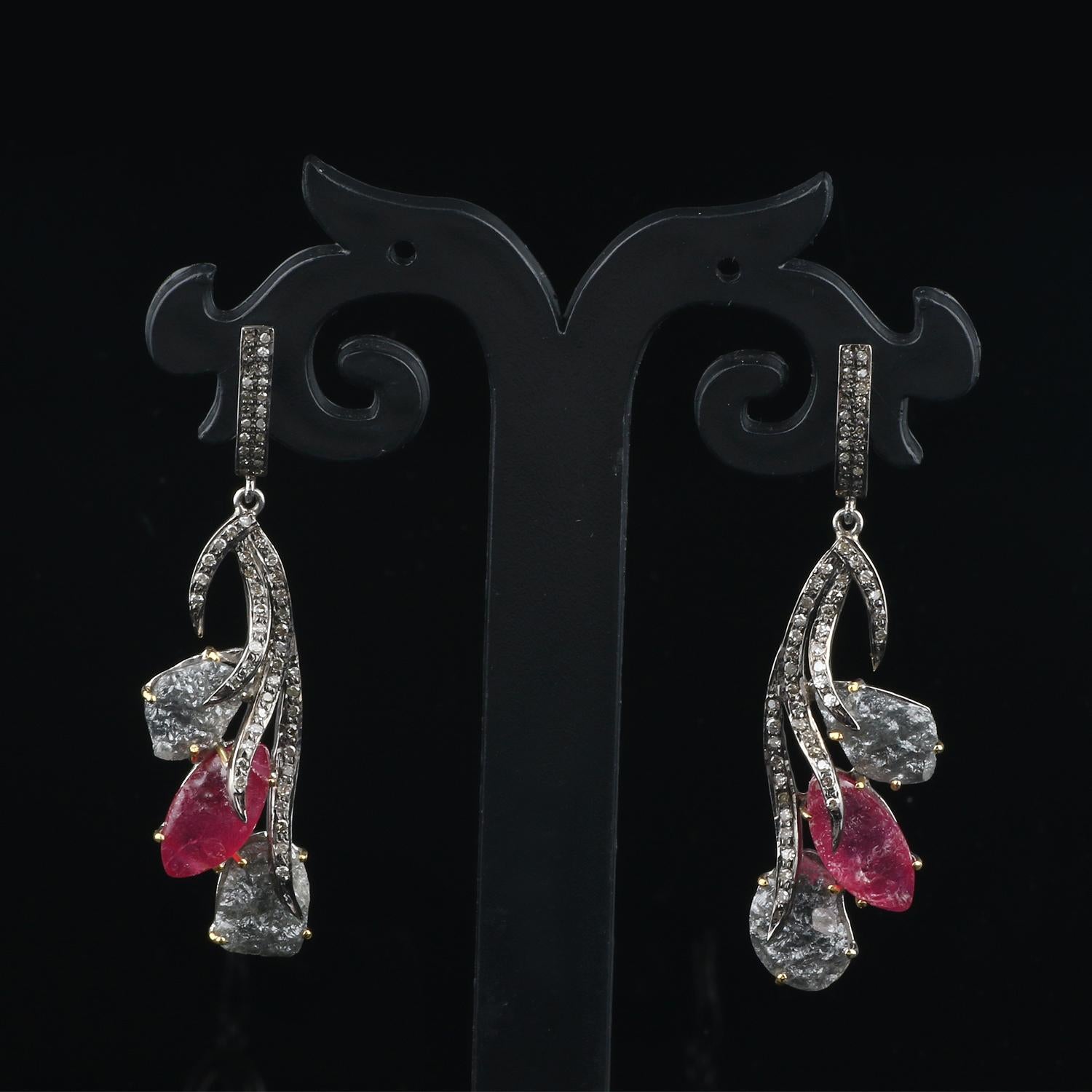 Antique Pink Tourmaline Silver Earrings, Victorian Style Diamond Dangle Earrings In New Condition For Sale In Jaipur, RJ