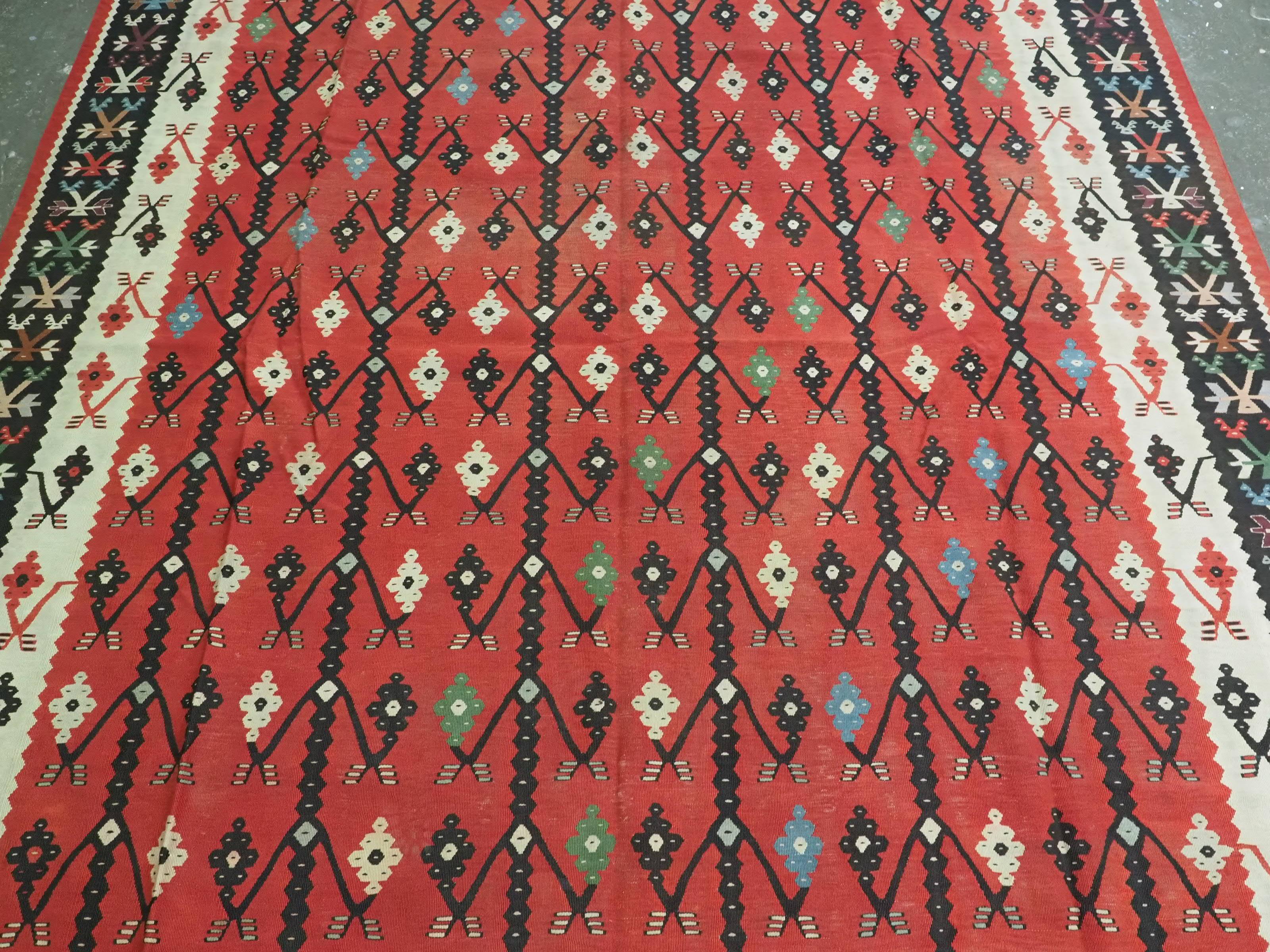 Antique Pirot / Sarkoy kilim of flowering tree design, circa 1920. In Good Condition For Sale In Moreton-In-Marsh, GB