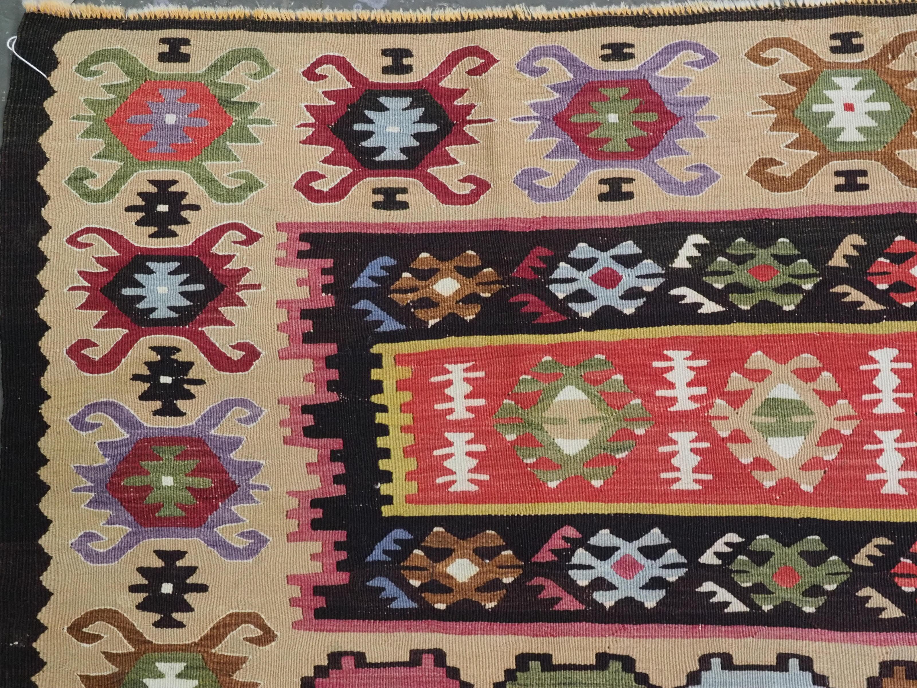 Laine Ancien kilim Pirot / Sarkoy au design traditionnel à bandes, vers 1920. en vente