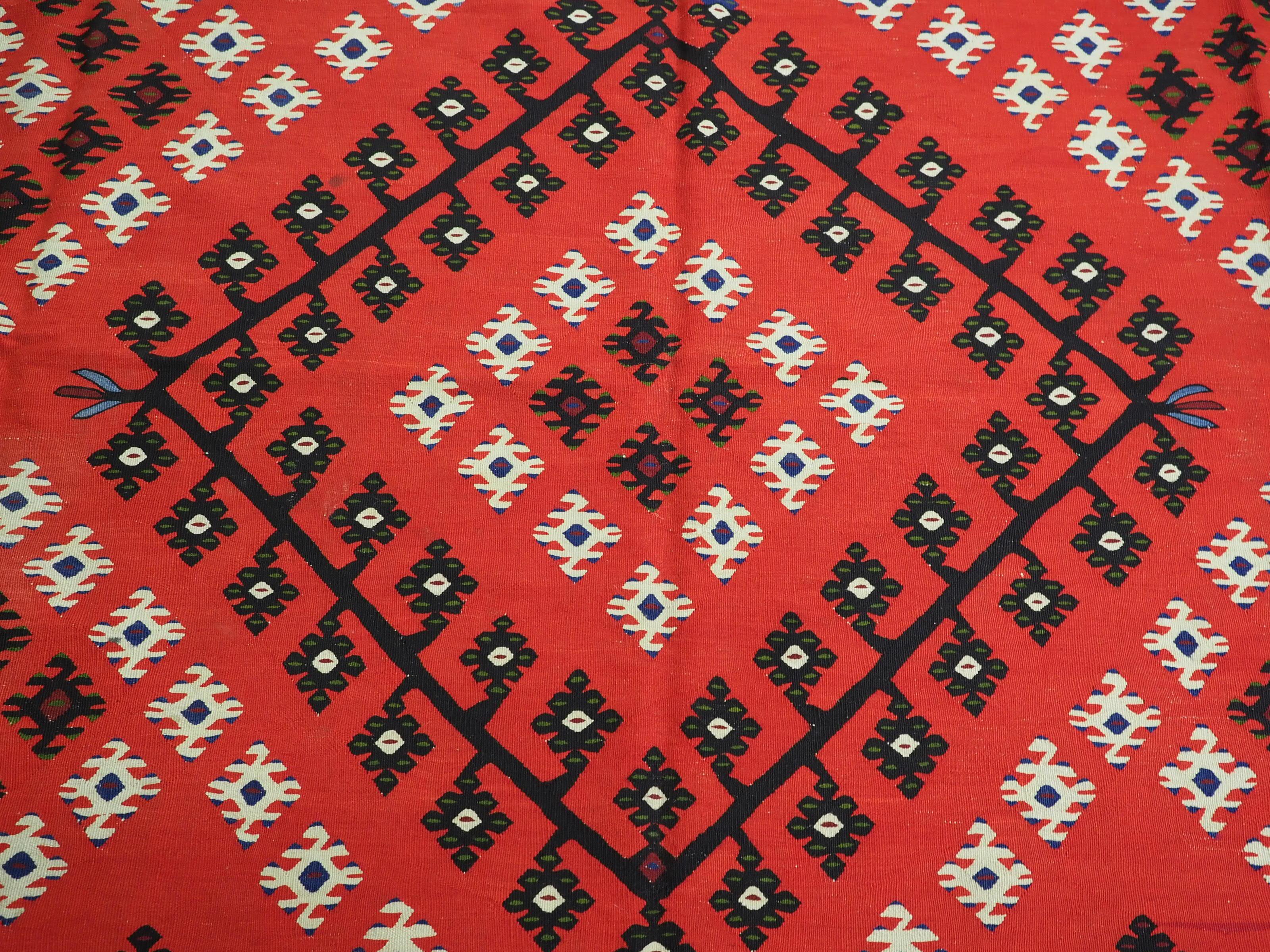 Antiguo kilim Pirot / Sarkoy de diseño tradicional, hacia 1920. en venta 4