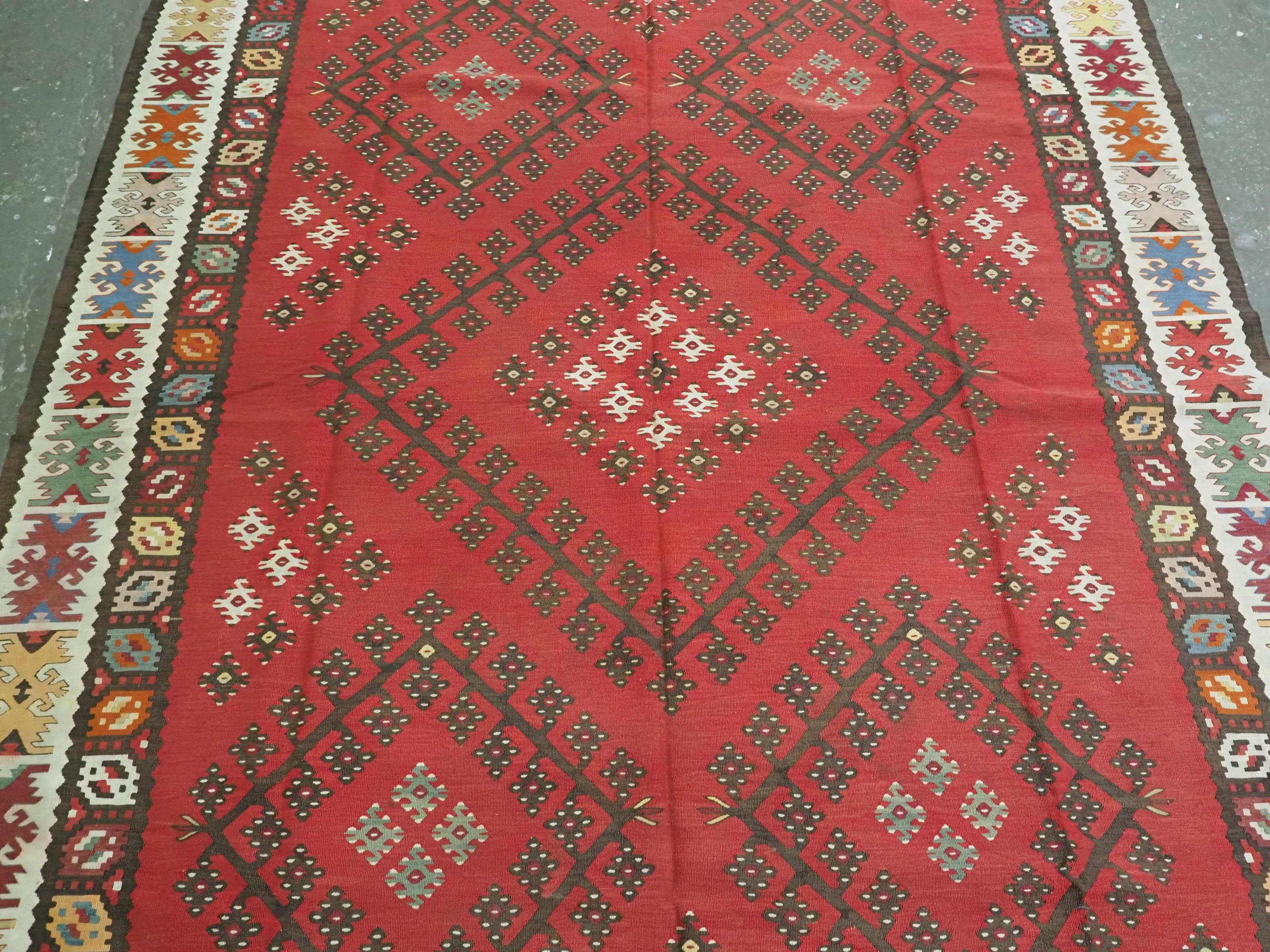 Antique Pirot / Sarkoy kilim of traditional design, circa 1920. In Good Condition For Sale In Moreton-In-Marsh, GB