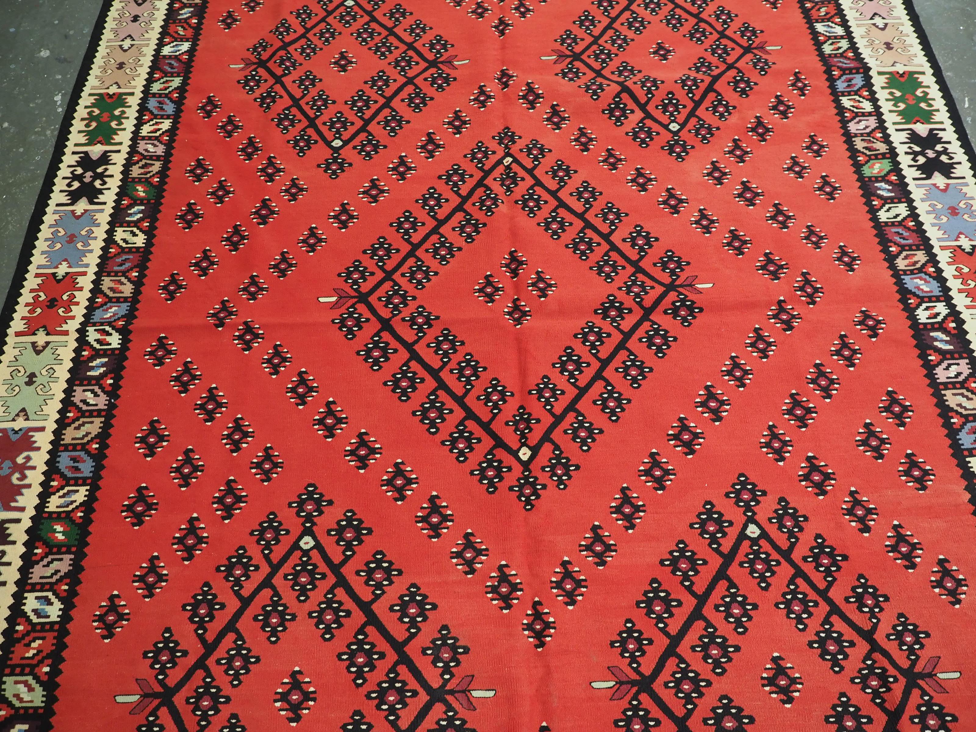 Antique Pirot / Sarkoy kilim of traditional design & good room size, circa 1920. In Good Condition For Sale In Moreton-In-Marsh, GB
