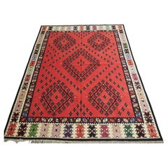 Ancien kilim Pirot / Sarkoy de design traditionnel et de bonne taille, circa 1920.