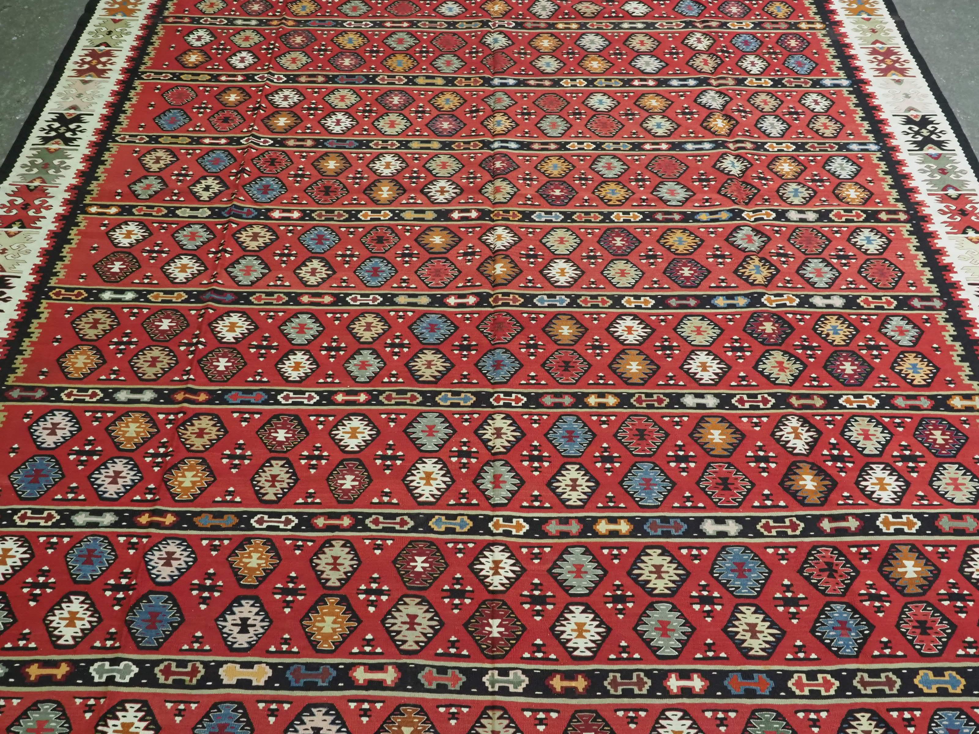 Antique Pirot / Sarkoy kilim of traditional fine banded design, circa 1920. In Good Condition For Sale In Moreton-In-Marsh, GB