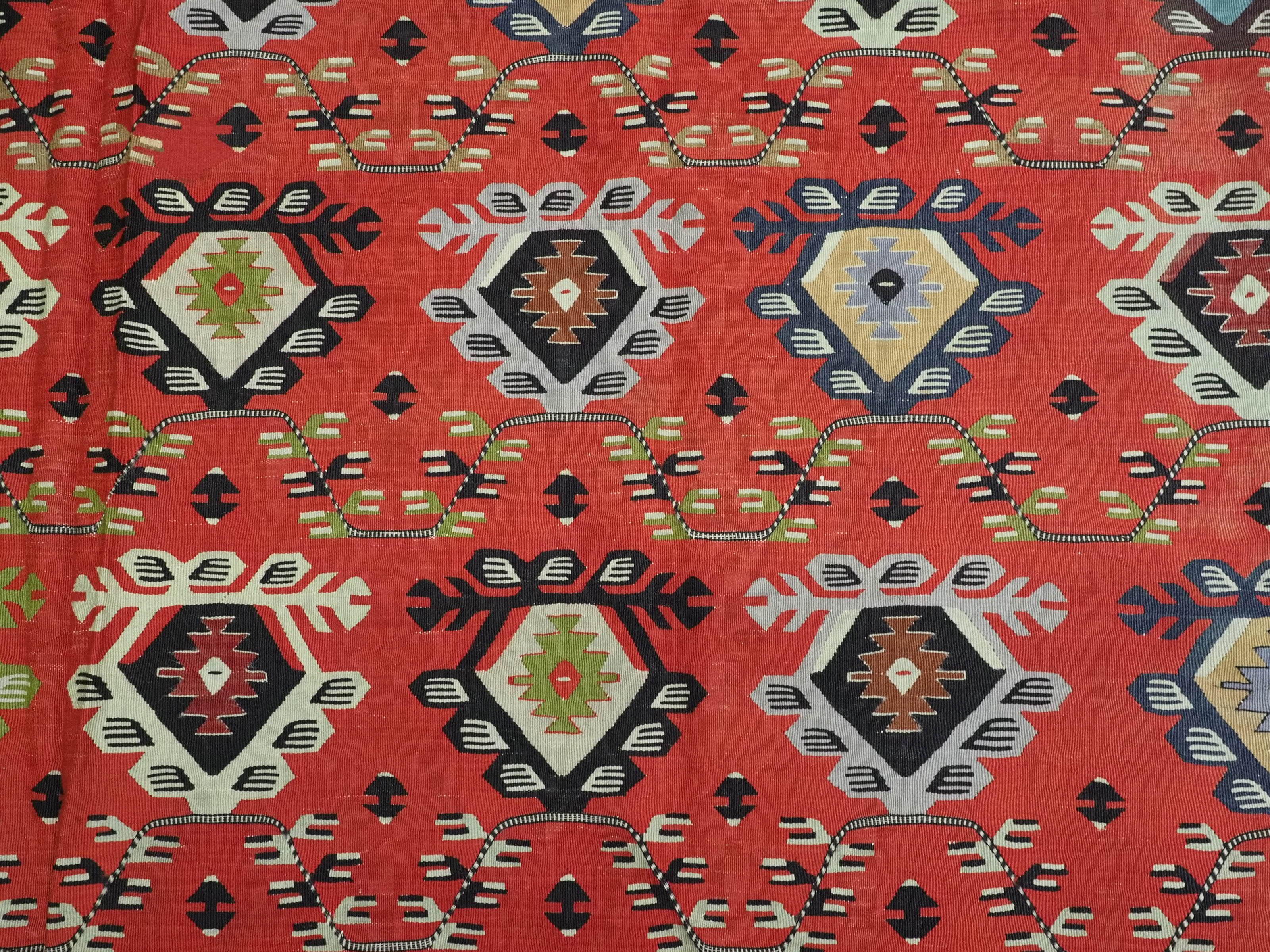 Ancien kilim Pirot / Sarkoy à motifs répétitifs traditionnels, vers 1920. en vente 3