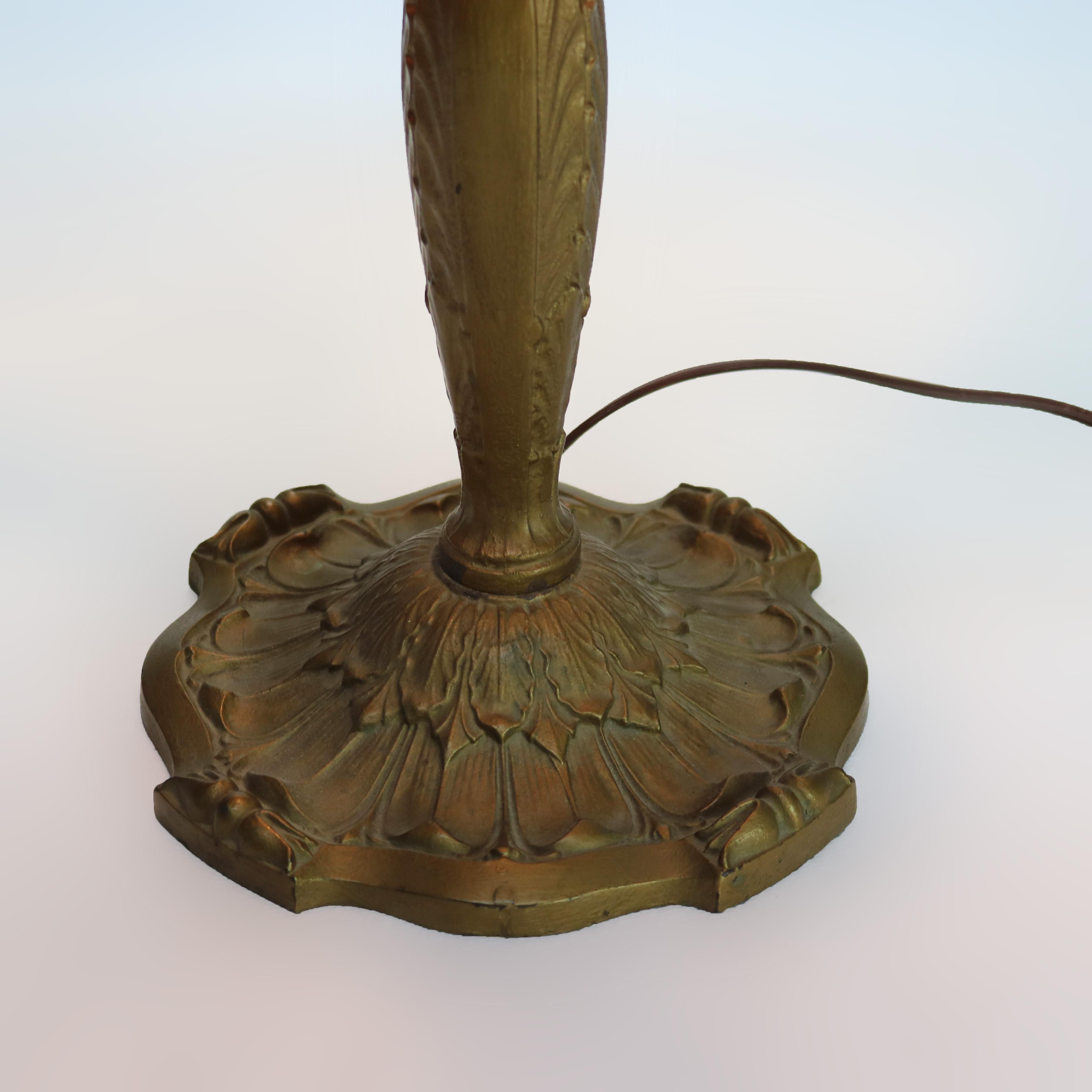 Vetro Antica lampada da tavolo Pittsburg in lino Foldes dipinta a rovescio con paesaggio C1920 in vendita