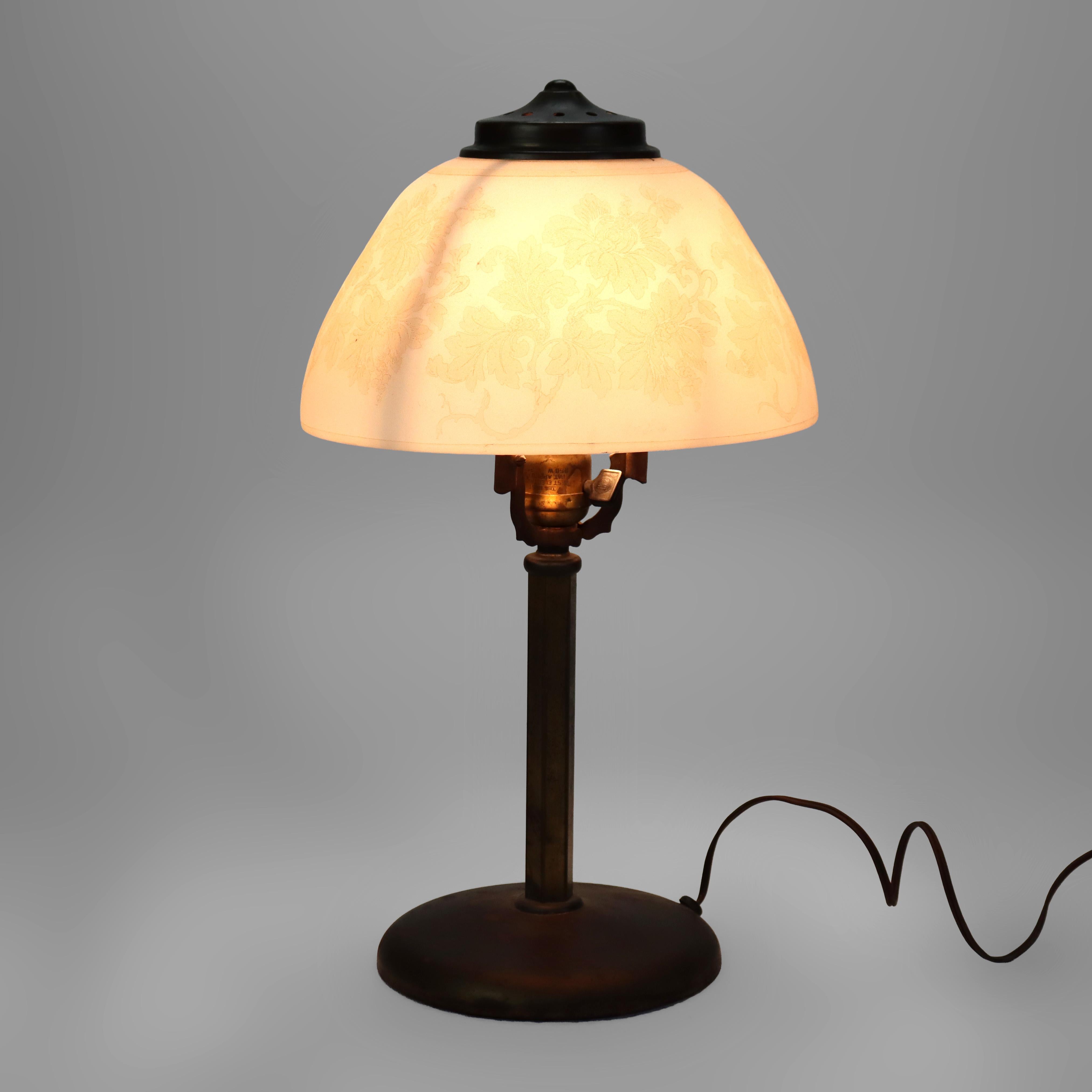 Antigua lámpara de mesa Pittsburg con pantalla de cristal grabado al ácido c1920 Vidrio en venta