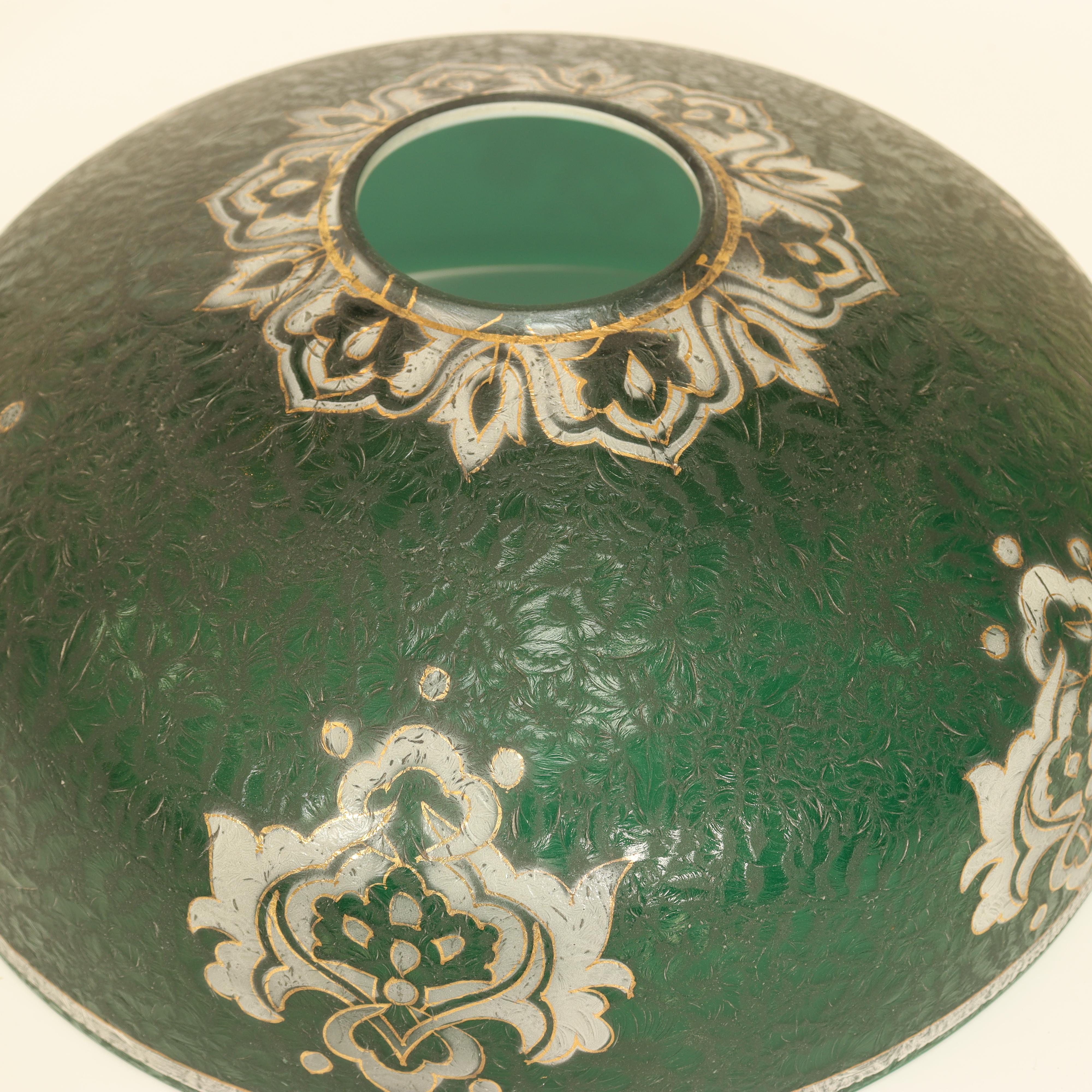Lampe de table antique de Pittsburgh avec abat-jour en glace ébréchée verte CIRCA, circa 1920 en vente 2