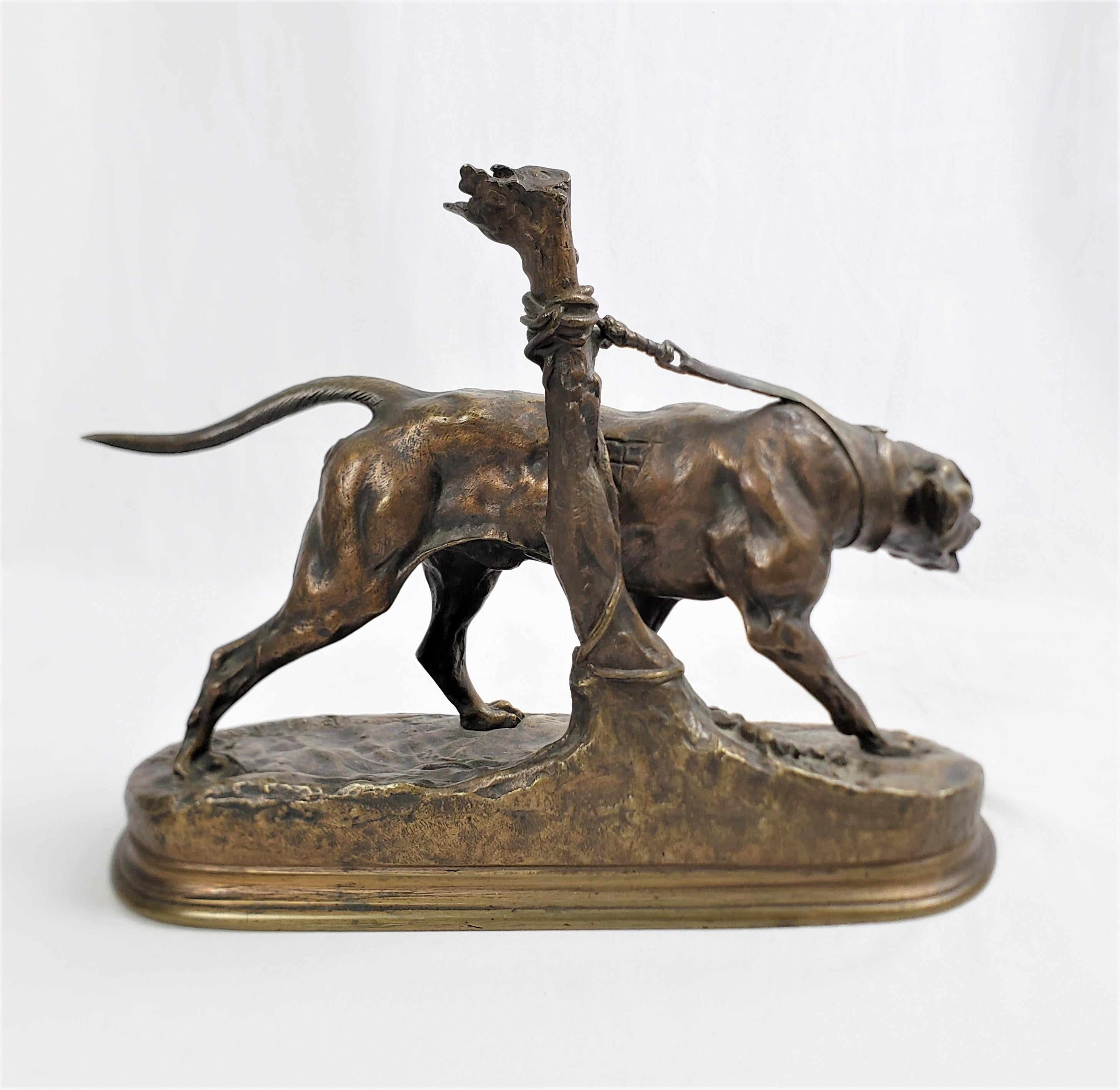 Antique P.J. Sculpture française en bronze signée Mene représentant un chien de chasse accroché à un poteau Bon état - En vente à Hamilton, Ontario