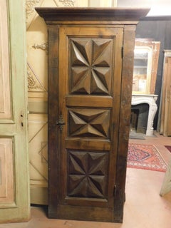 Antikes Placard, geschnitzter Wandschrank mit Diamanten, Nussbaum mit Rahmen, 1700, Italien
