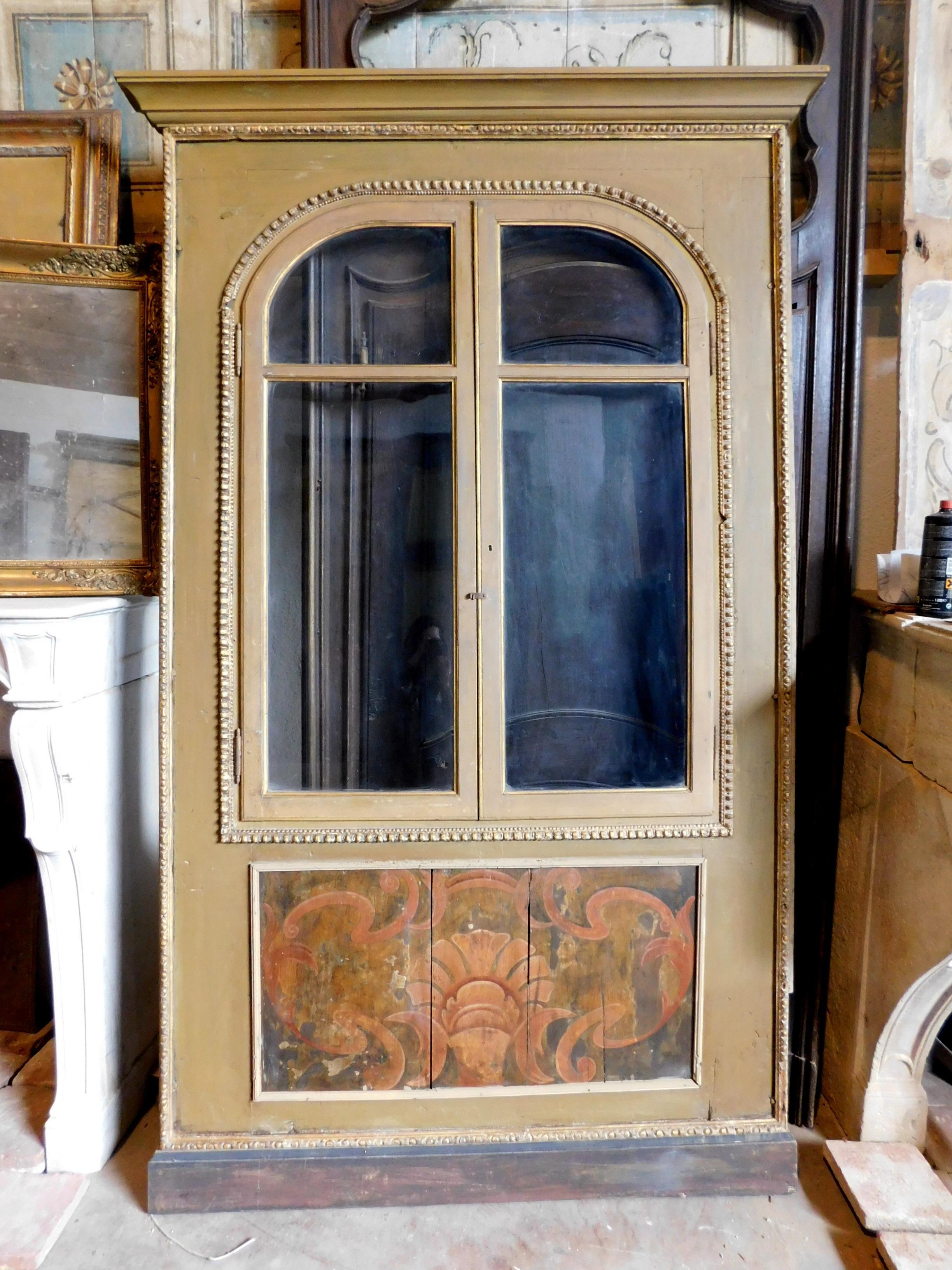 Antike Plakette / Wandschrank mit Glas und bemalter Glasmalerei, 19. Jahrhundert, Italien im Zustand „Gut“ im Angebot in Cuneo, Italy (CN)