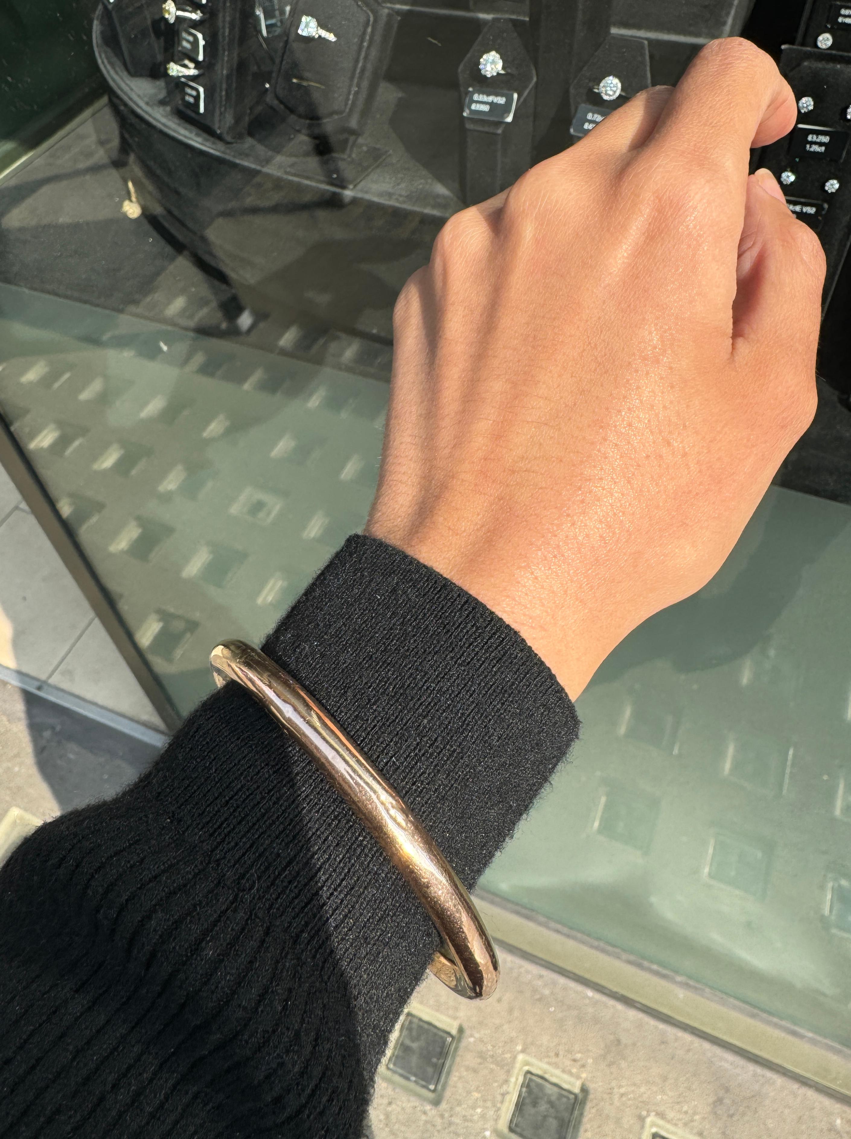 Antique Plain Hollow Bangle Bracelet in 15 Carat Rose Gold, London, 1920 For Sale 1