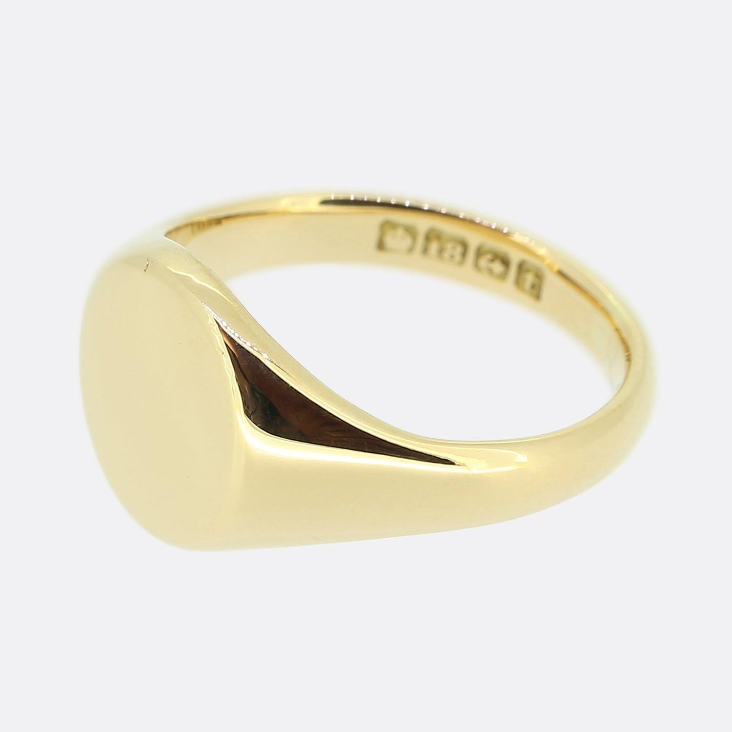 Here we have a classic signet ring crafted from 18ct yellow gold during the early stages of the 20th century. This piece showcases a plain polished finish making it perfect of any occasion. 

Condition: Used (Very Good)
Weight: 8.6 grams
Ring Size: