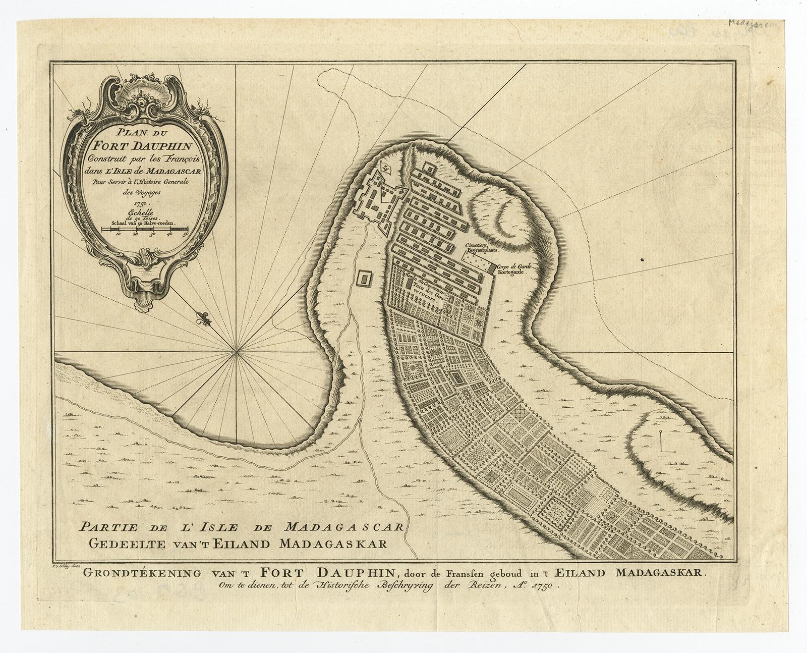 Antike Karte mit dem Titel 'Plan du Fort Dauphin (..) - 

Grondtekening van 't Fort Dauphin'. Plan von Fort Dauphin auf der Insel Madagaskar an der Ostküste Afrikas. Dieser Druck stammt aus 