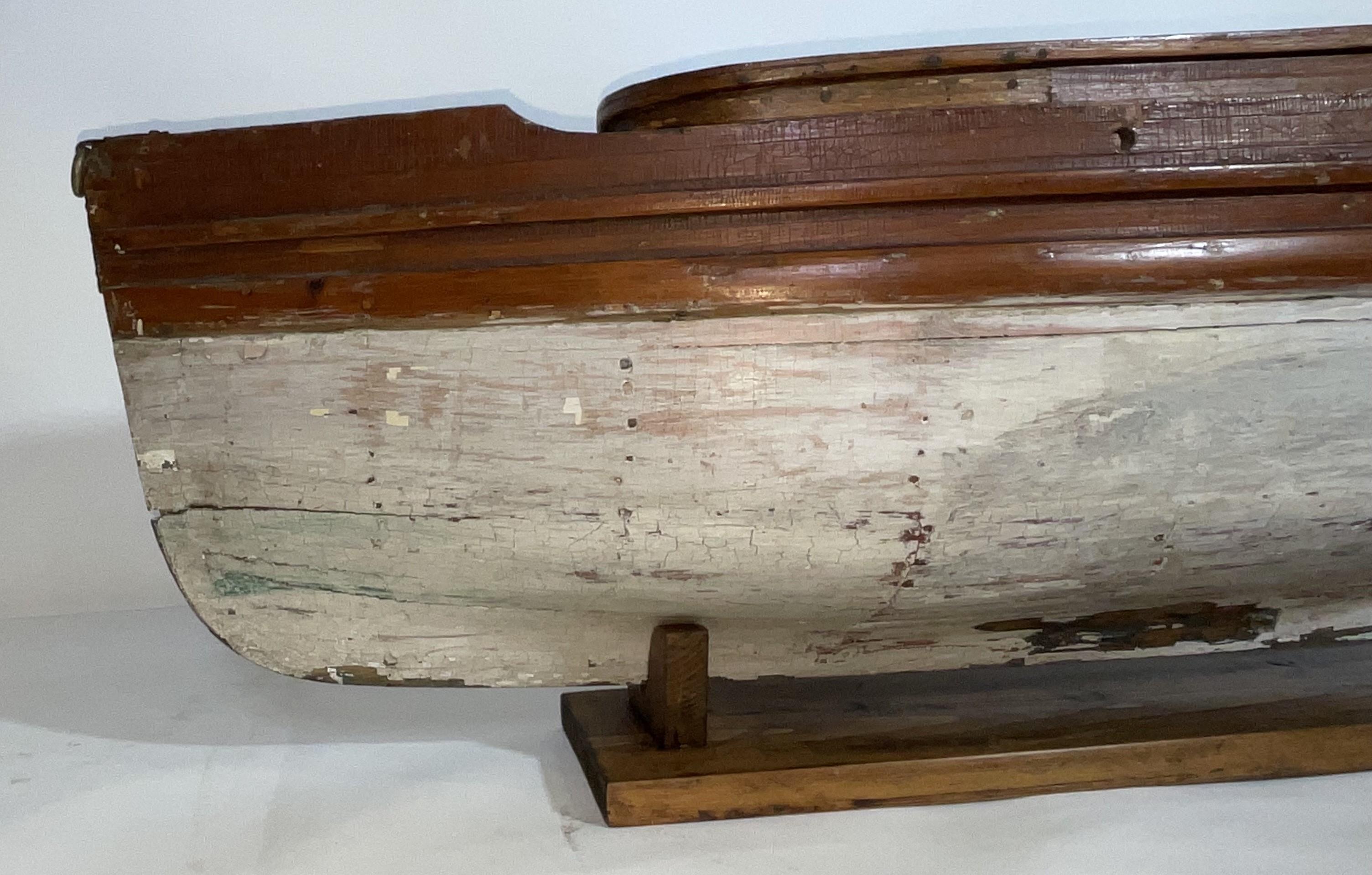 Modèle de lancement antique en planches sur châssis en vente 1