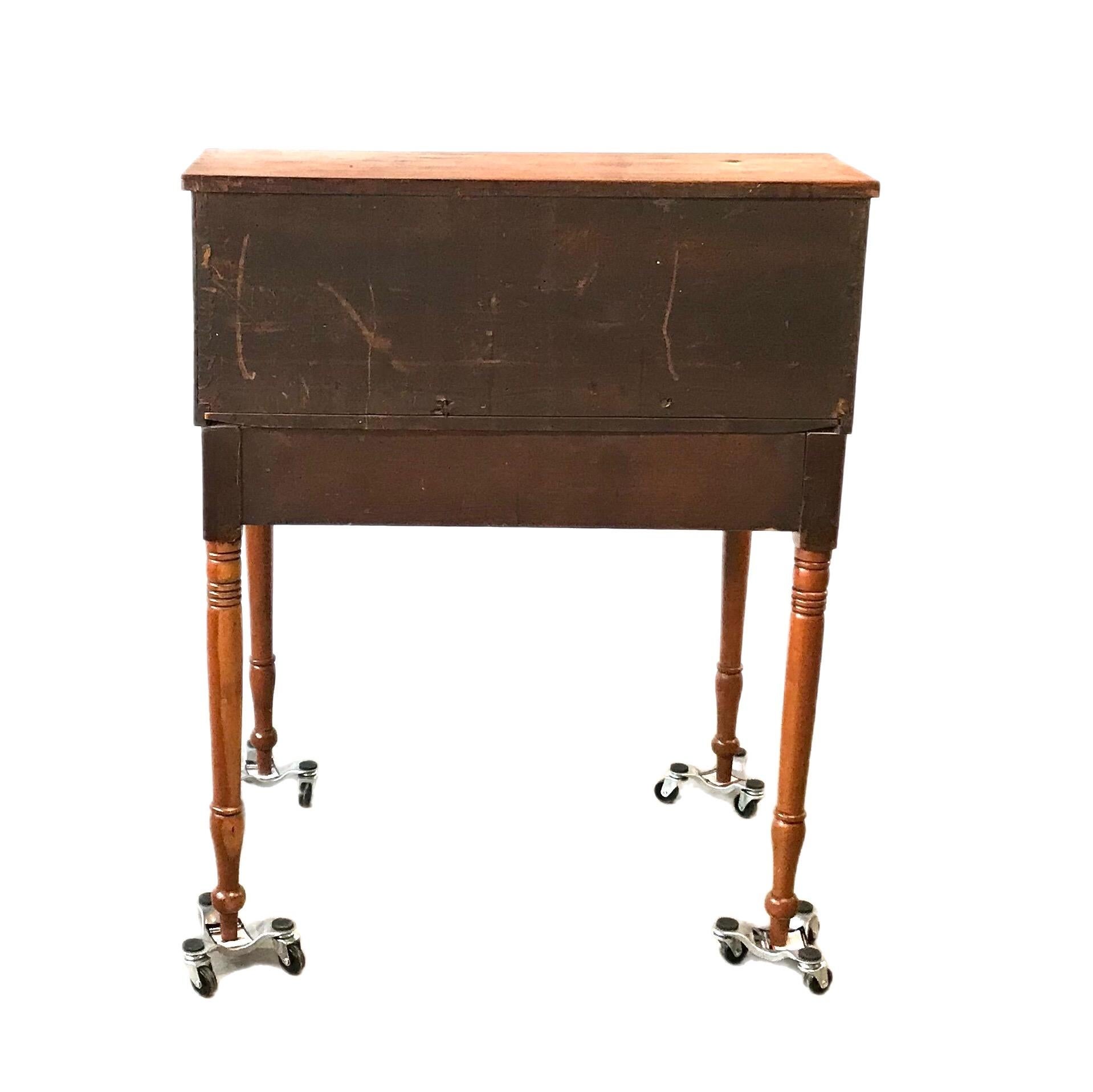 Antique Plantation Desk In Good Condition For Sale In Cloverdale, IN