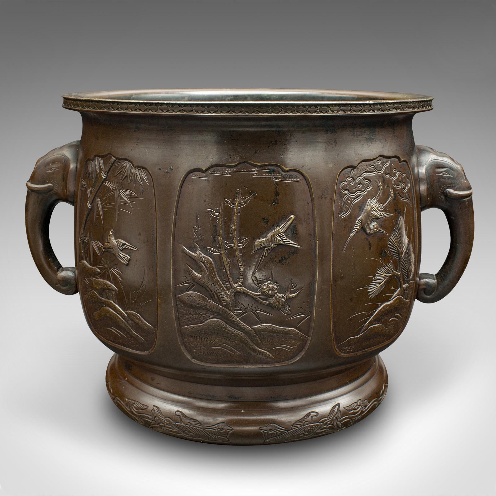 Victorien Jardinière japonaise ancienne en bronze, jardinière décorative, Edo, victorienne, vers 1860 en vente