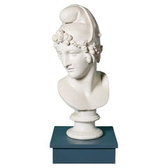 Buste ancien en plâtre d'Apollo sur une colonne en simili-marbre
