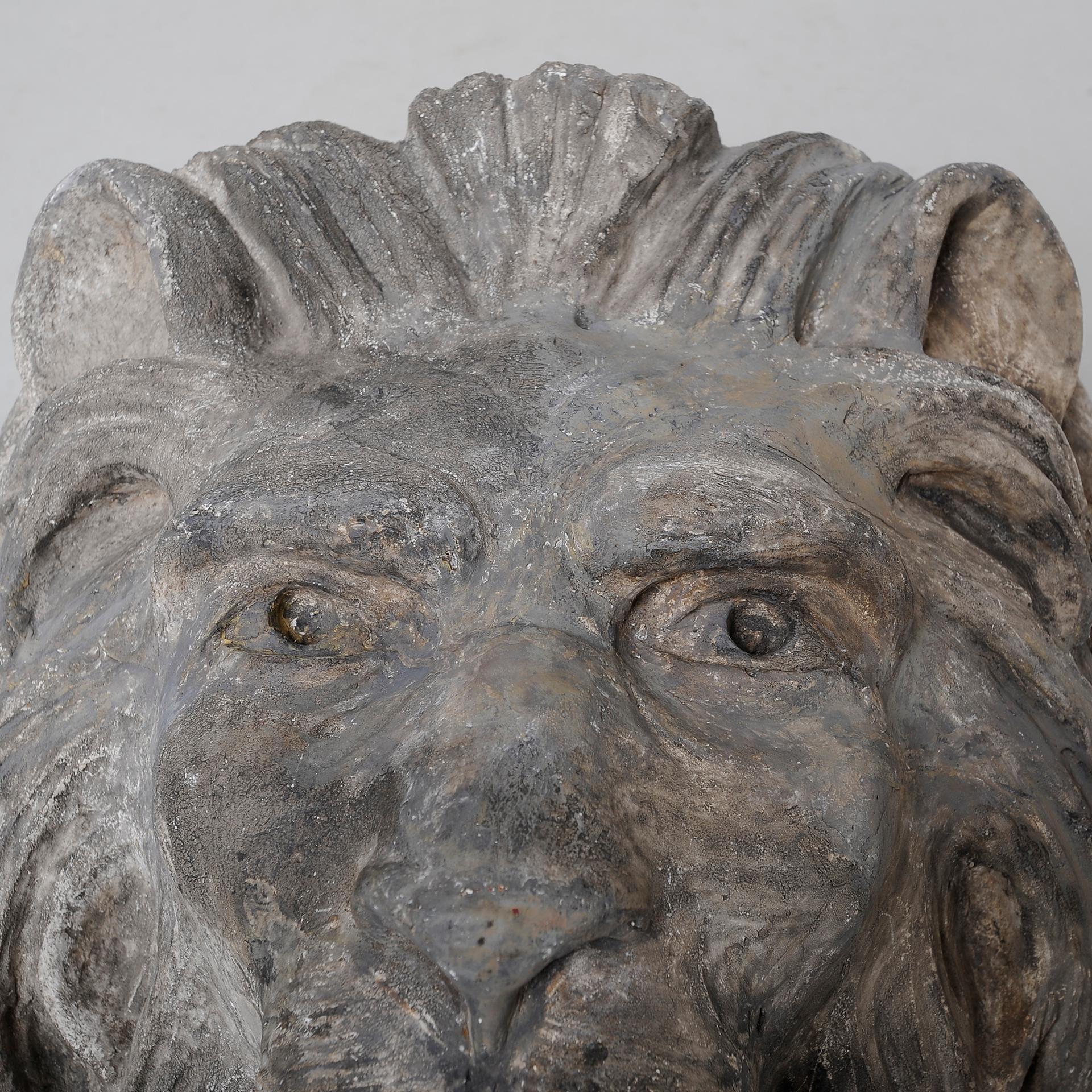 Antiker Löwenkopf aus Gips (Sonstiges) im Angebot