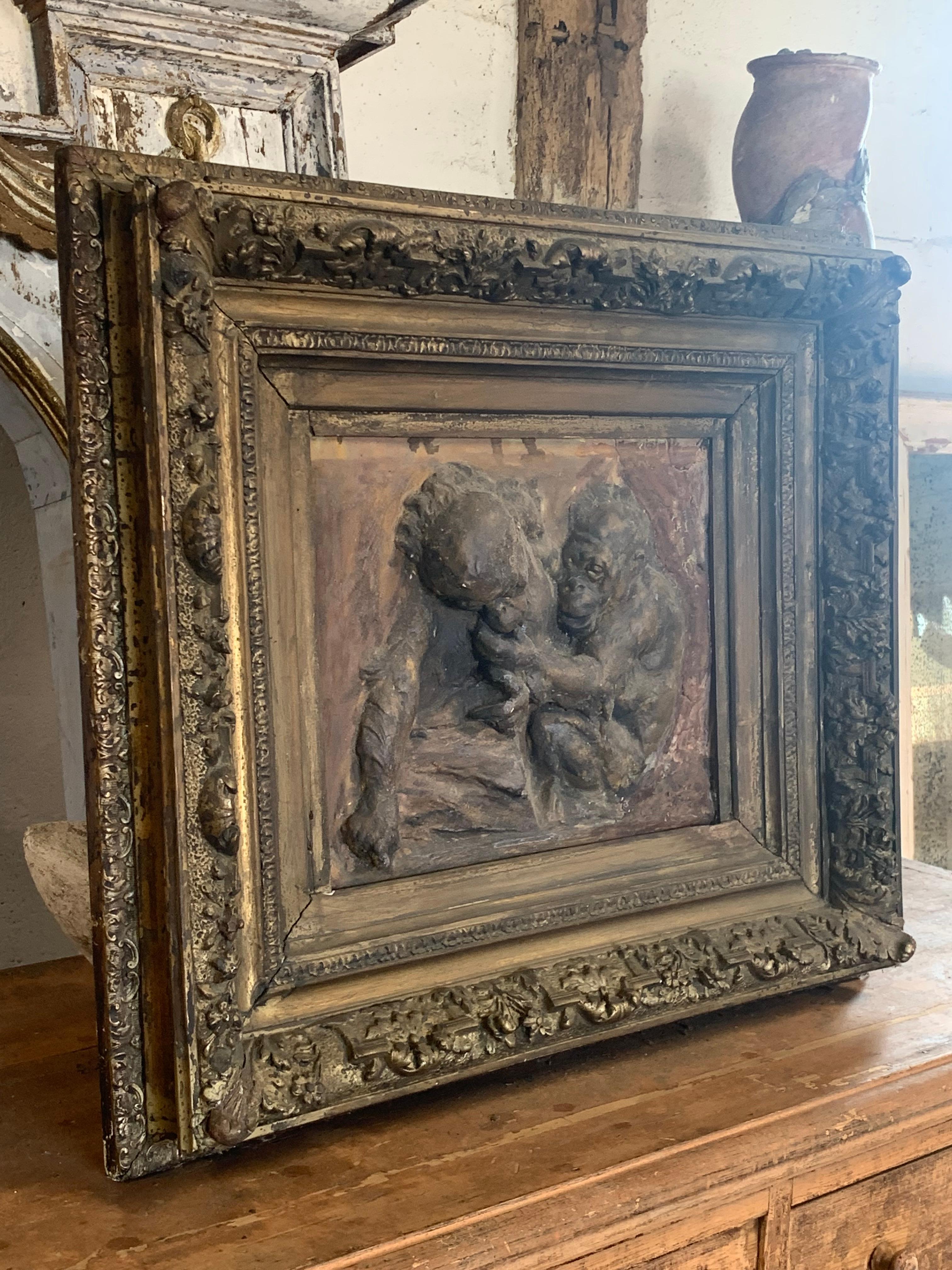 Rara placca in gesso raffigurante cuccioli di Orangutan, firmata e datata 1910. Sembra che questa sia stata la prima fusione da uno stampo di bronzo come prova da parte di uno scultore di bronzo. Montato in una cornice originale d'epoca. Ha subito