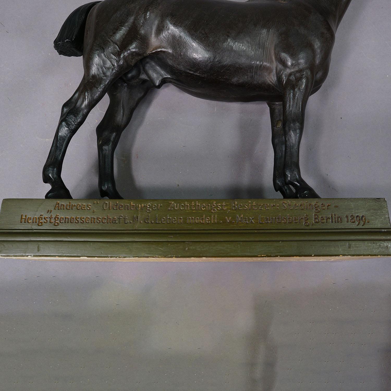 Bois Statue ancienne en plâtre d'un étalon de chasse - par Max Landsberg 1899 en vente