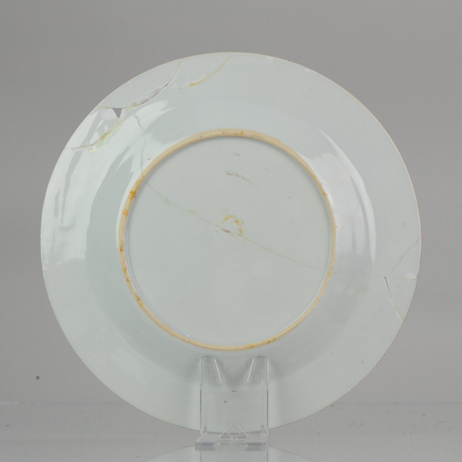 Chinese Antique Plate Anhua Fencai Porcelain Famille Rose China Qianlong, 1736-1795 For Sale