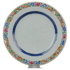 Antique Plate Anhua Fencai Porcelain Famille Rose China Qianlong, 1736-1795