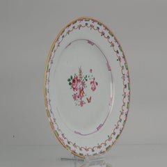 Antike Teller mit Blumen aus Fencai-Porzellan Famille Rose China Qianlong, 1736-1795