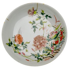 Assiette ancienne Qianlong avec décor floral et kintsugi