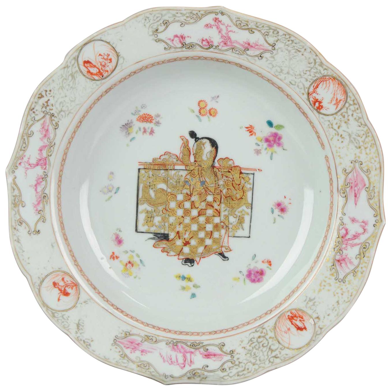 Assiette ancienne en porcelaine chinoise Qing Figure de commandant en or rose