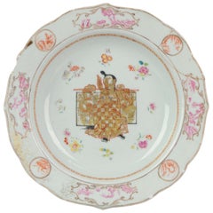 Assiette ancienne en porcelaine chinoise Qing Figure de commandant en or rose