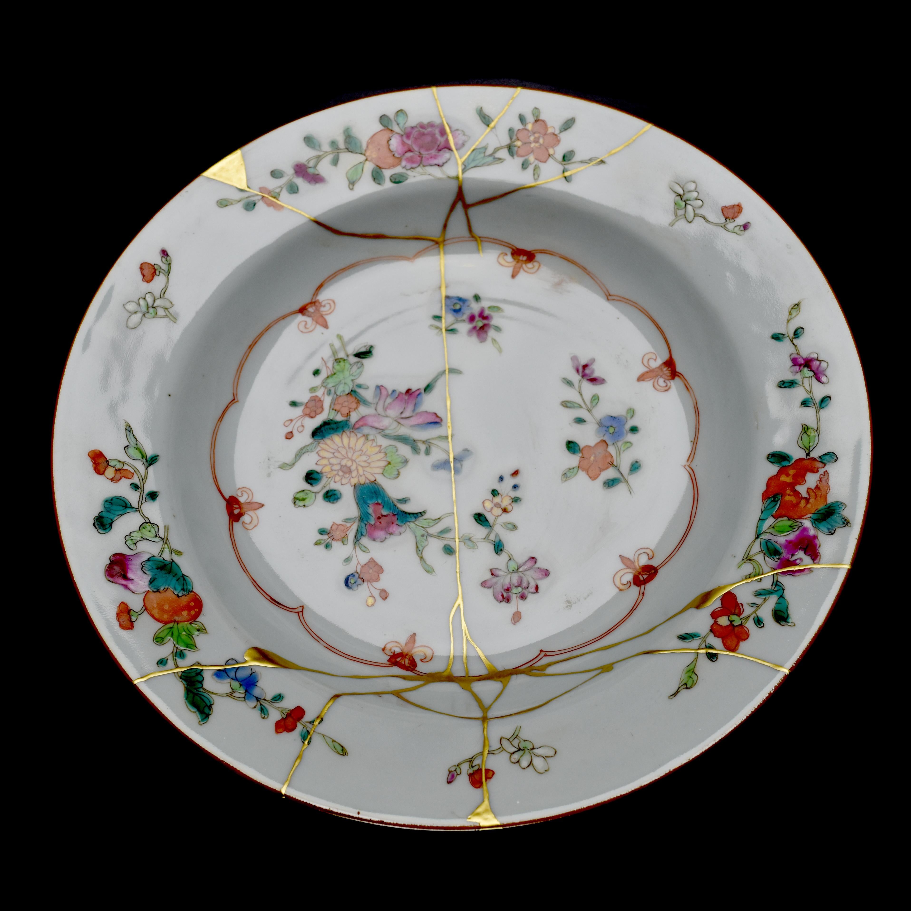 Gold Antique plate Wucai with chrysanthemum and kintugi For Sale