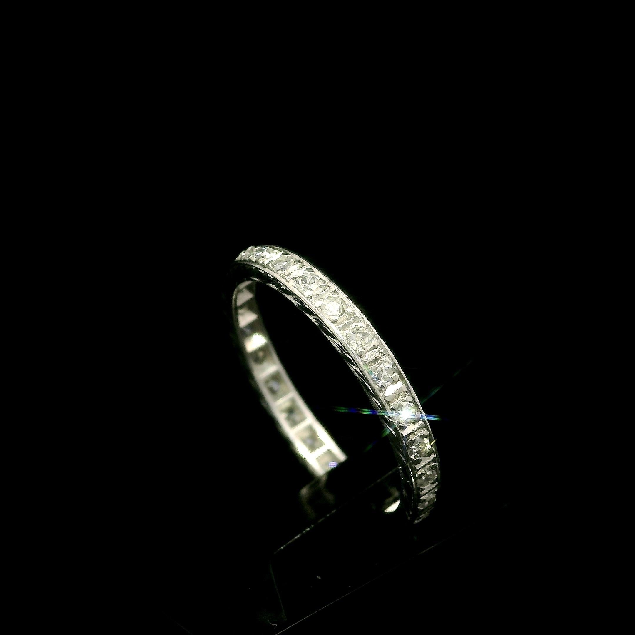 Women's Antique Platinum 0.30ctw Diamond Engraved Sided Stack Eternity Band Ring sz 6.5 For Sale