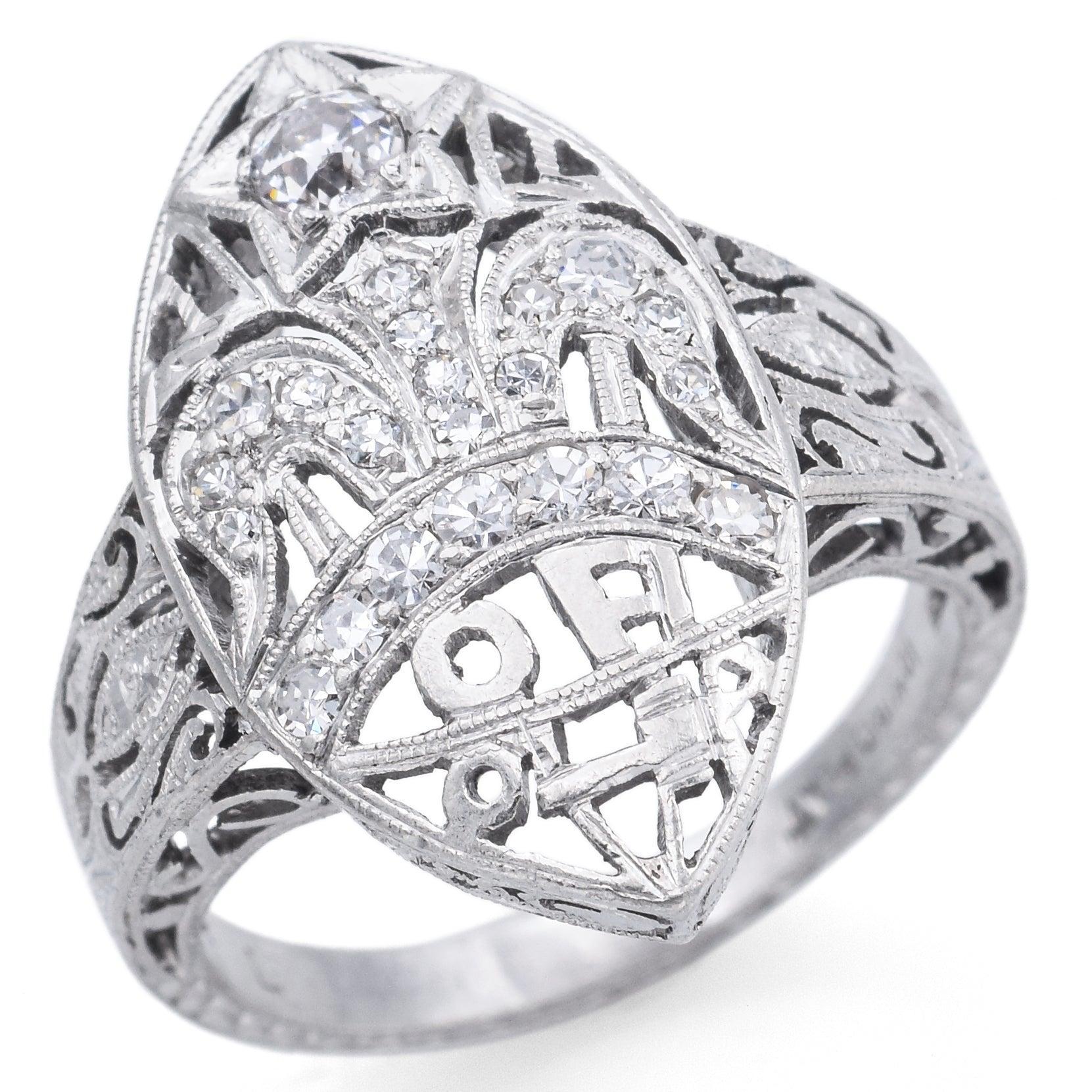 Taille ronde Bague cocktail navette ancienne en platine 0,47 TCW diamant taille 6,25 en vente
