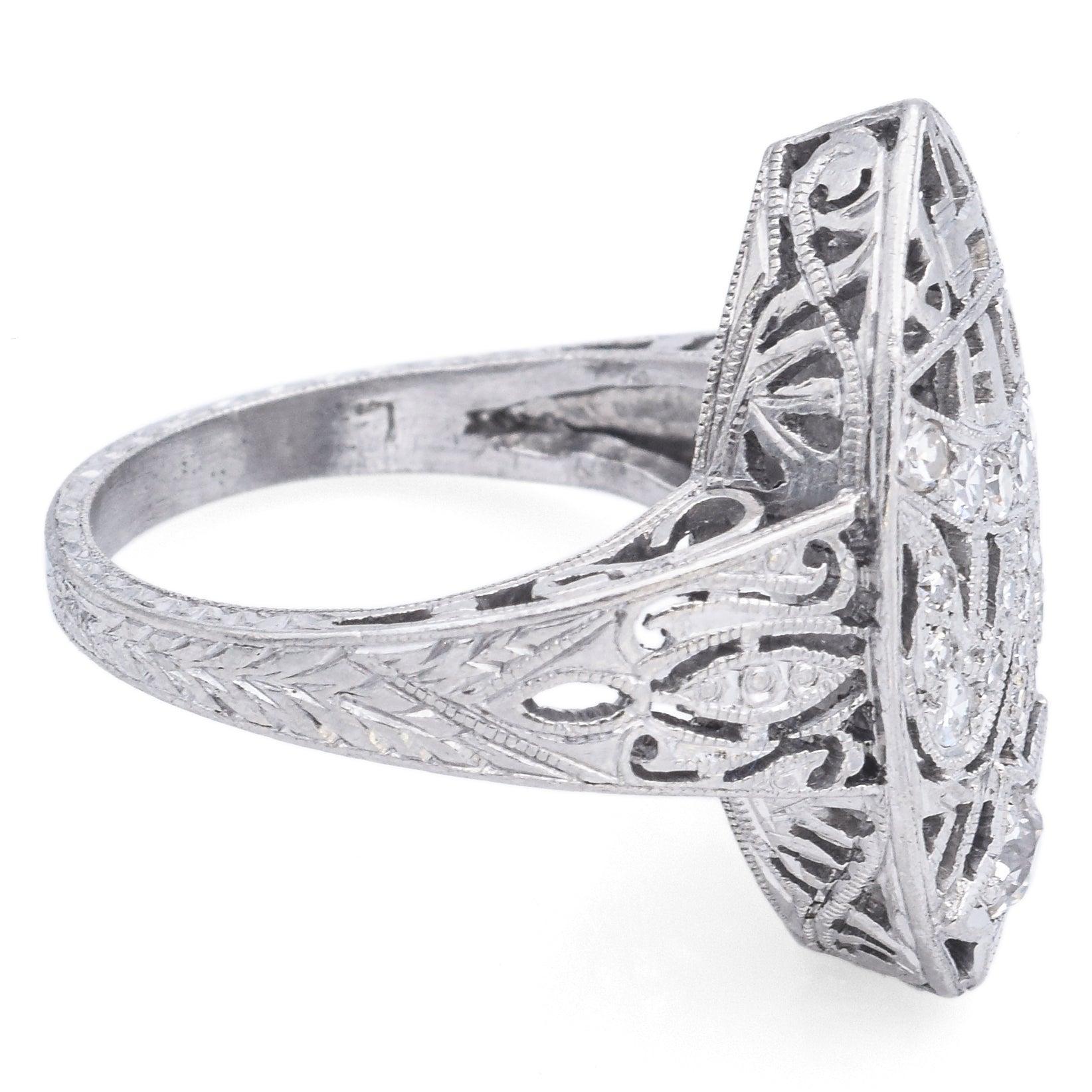 Bague cocktail navette ancienne en platine 0,47 TCW diamant taille 6,25 Pour femmes en vente